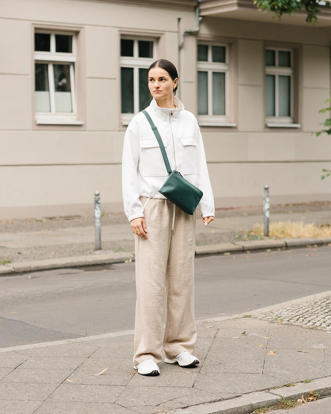 ucon-acrobatics-odelle-shoulder-bag-kompakte-schultertasche-lotus-infinity-serie image 2