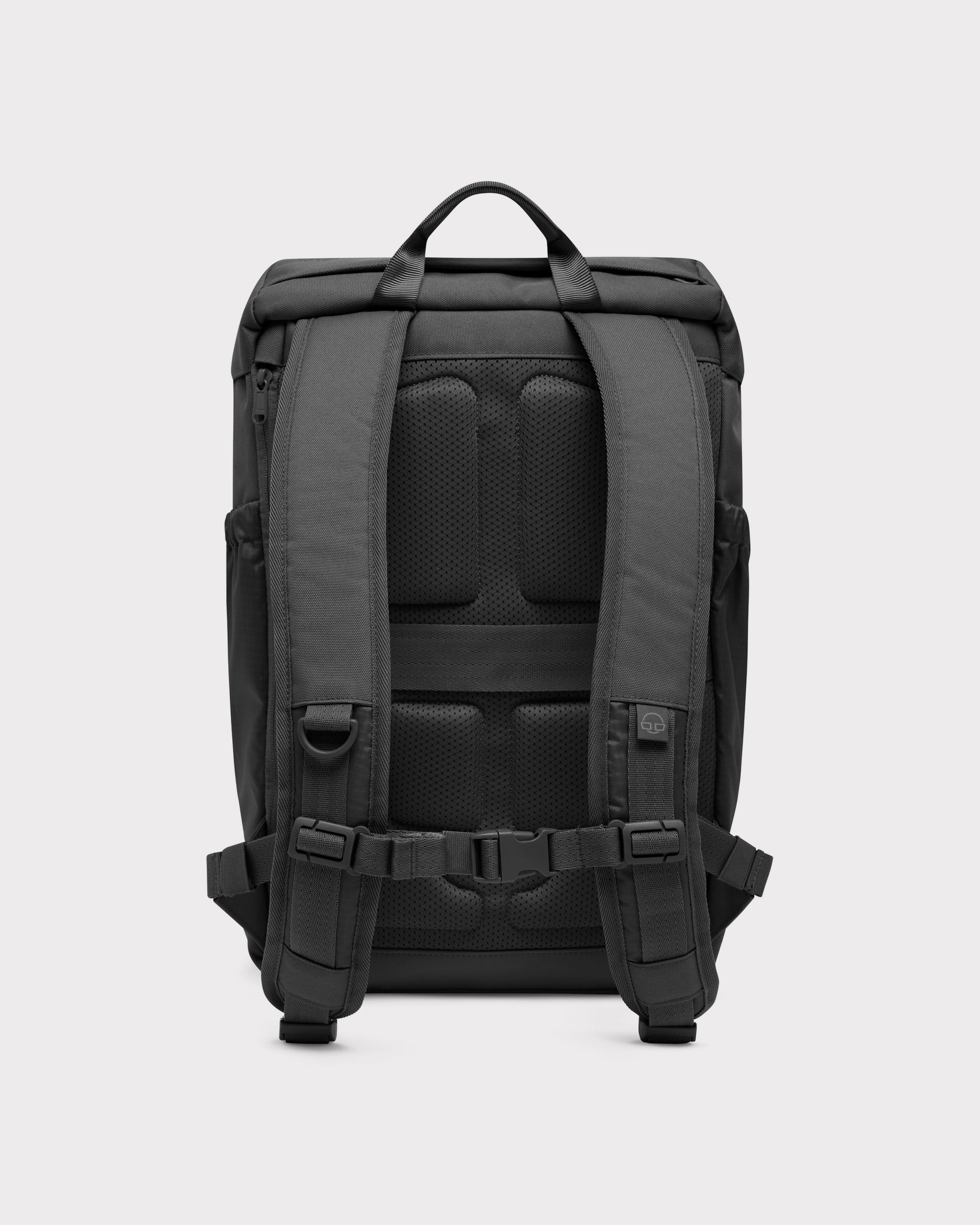 johnny-urban-nico-tagesrucksack-mit-laptopfach-bis-16-zoll image 4