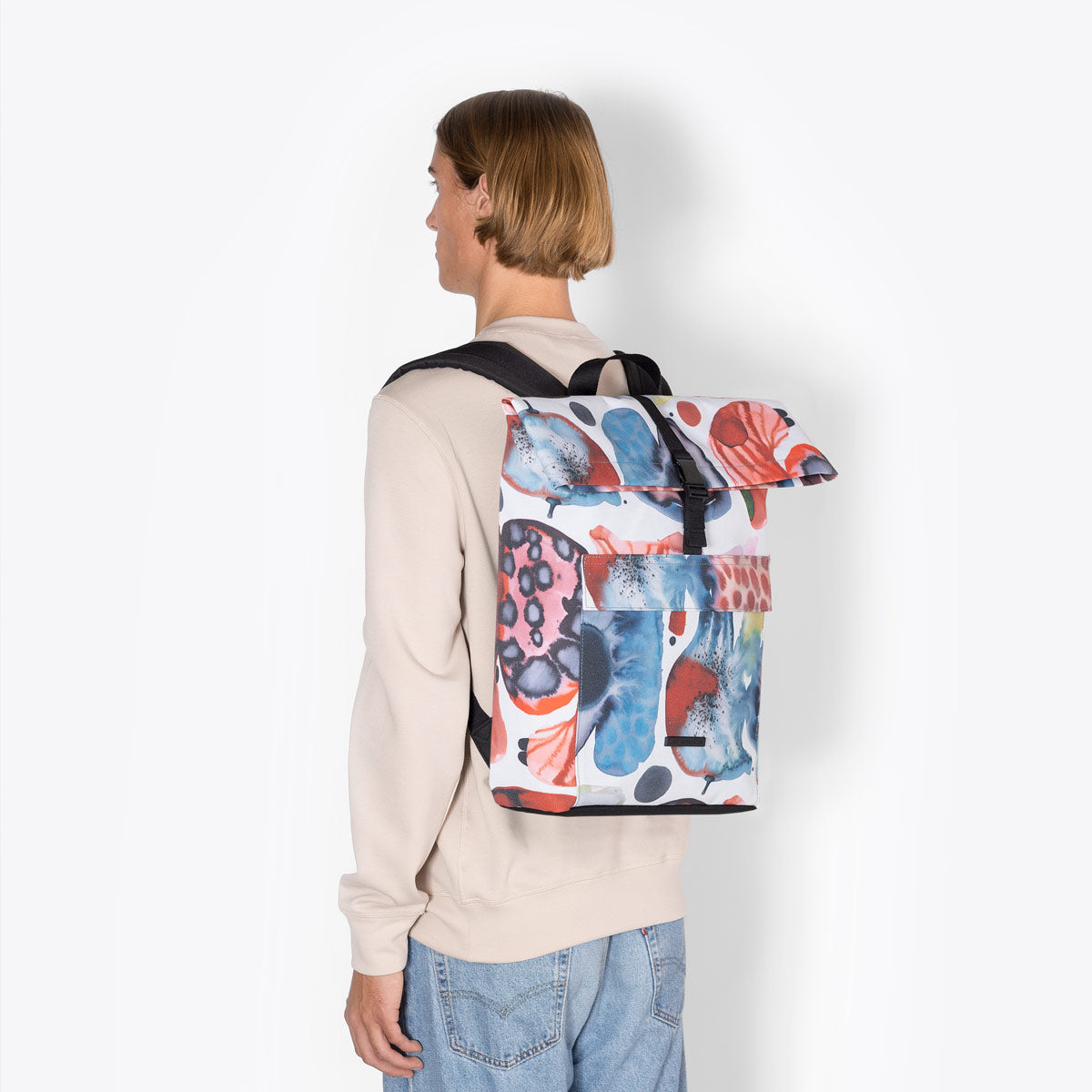 ucon-acrobatics-jannik-roll-top-backpack-emma-larsson-reflektierender-rucksack-p image 5