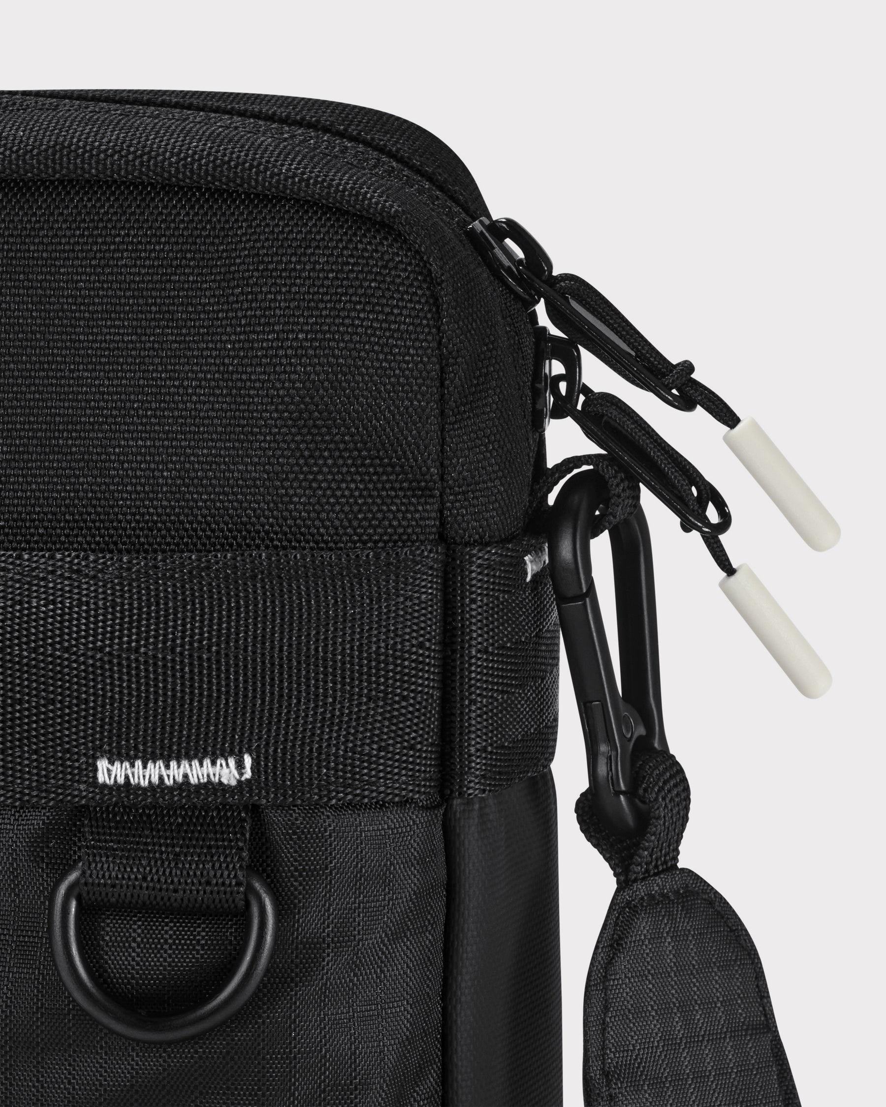 johnny-urban-umh-ngetasche-jayden-schultertasche-mit-2-wege-rei-verschluss image 2