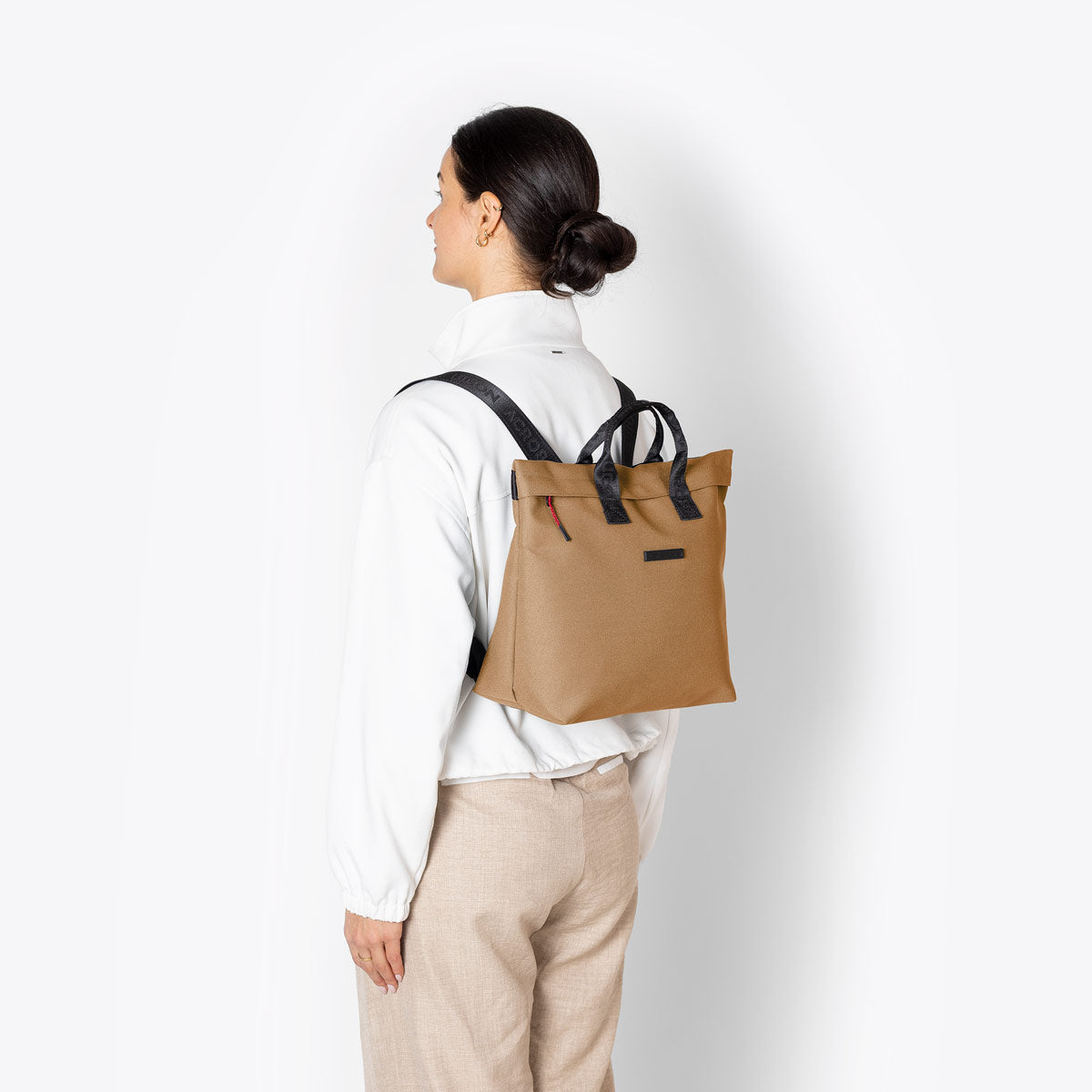 ucon-acrobatics-eliza-bag-handtasche-und-mini-rucksack-aus-reflektierendem-techm image 8