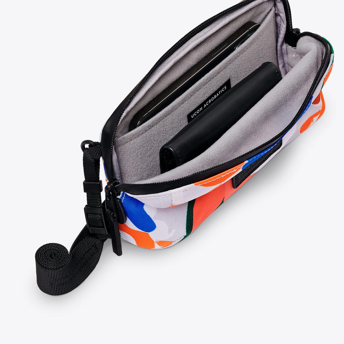 ucon-acrobatics-ando-crossbody-bag-amber-vittoria-edition image 4