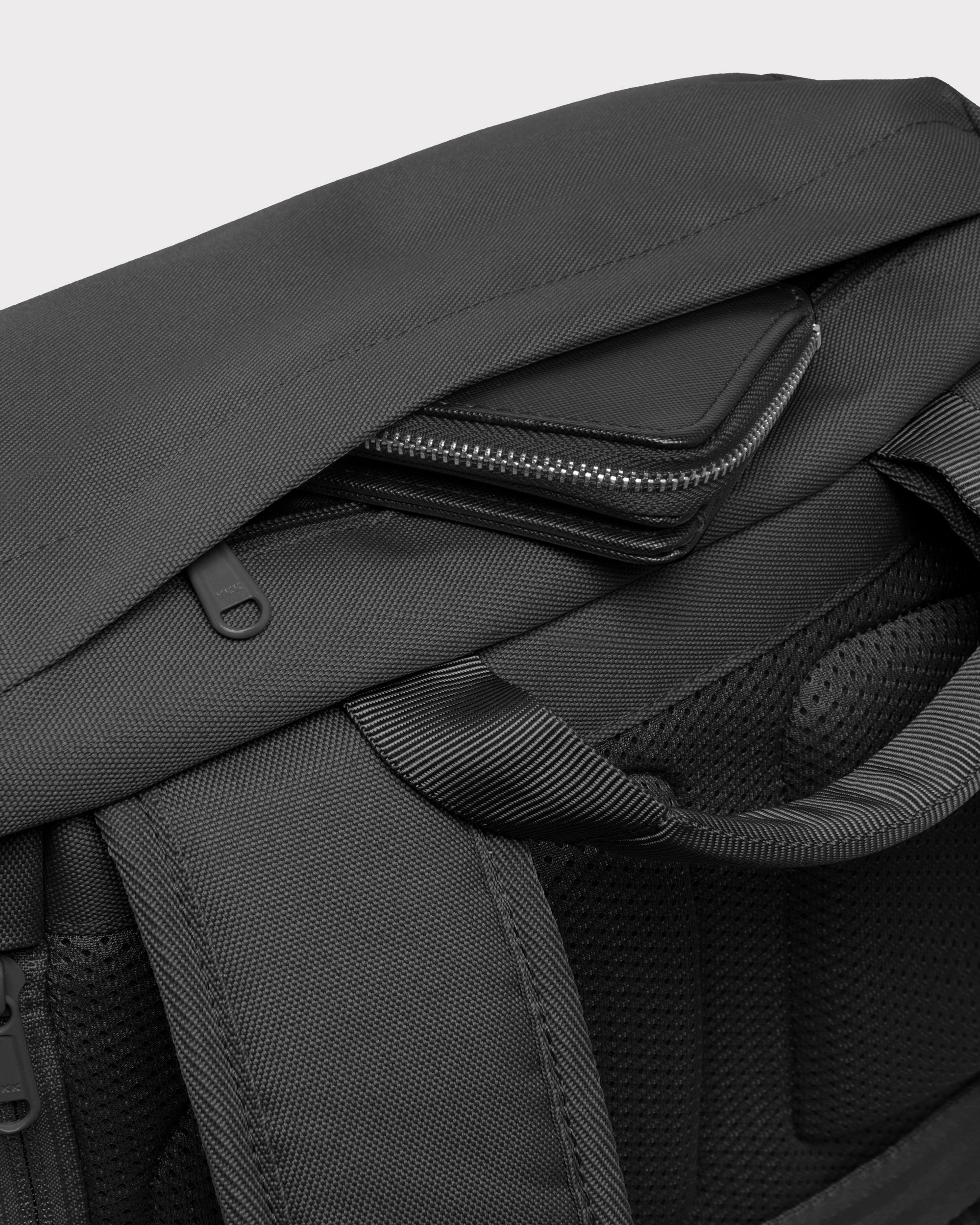 johnny-urban-nico-tagesrucksack-mit-laptopfach-bis-16-zoll image 7