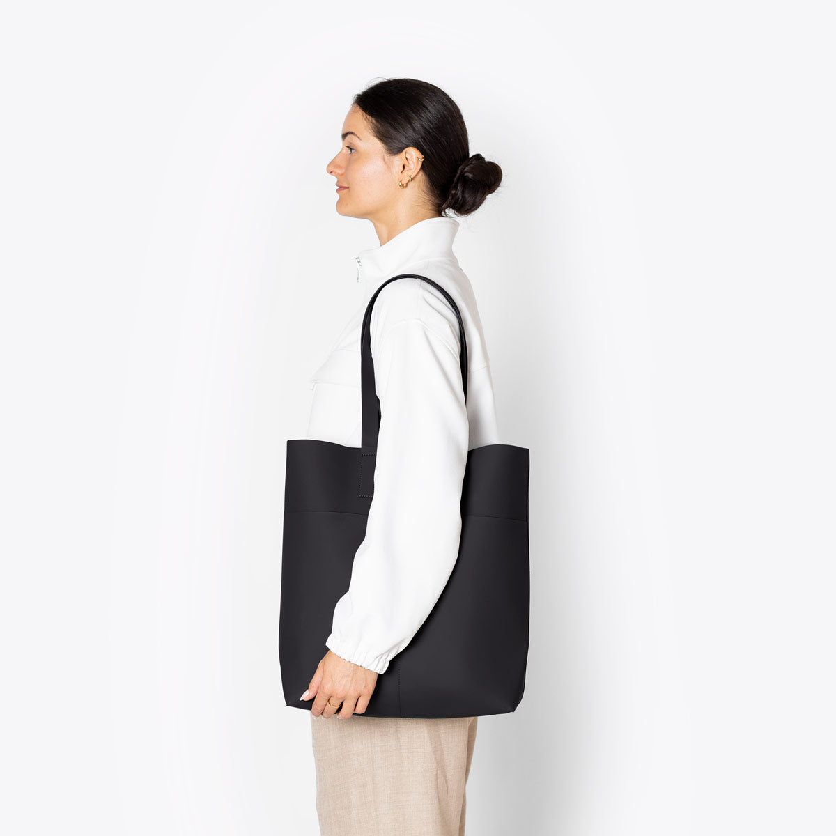 ucon-acrobatics-noah-tote-bag-lotus-series-kratzfeste-lederalternative image 4