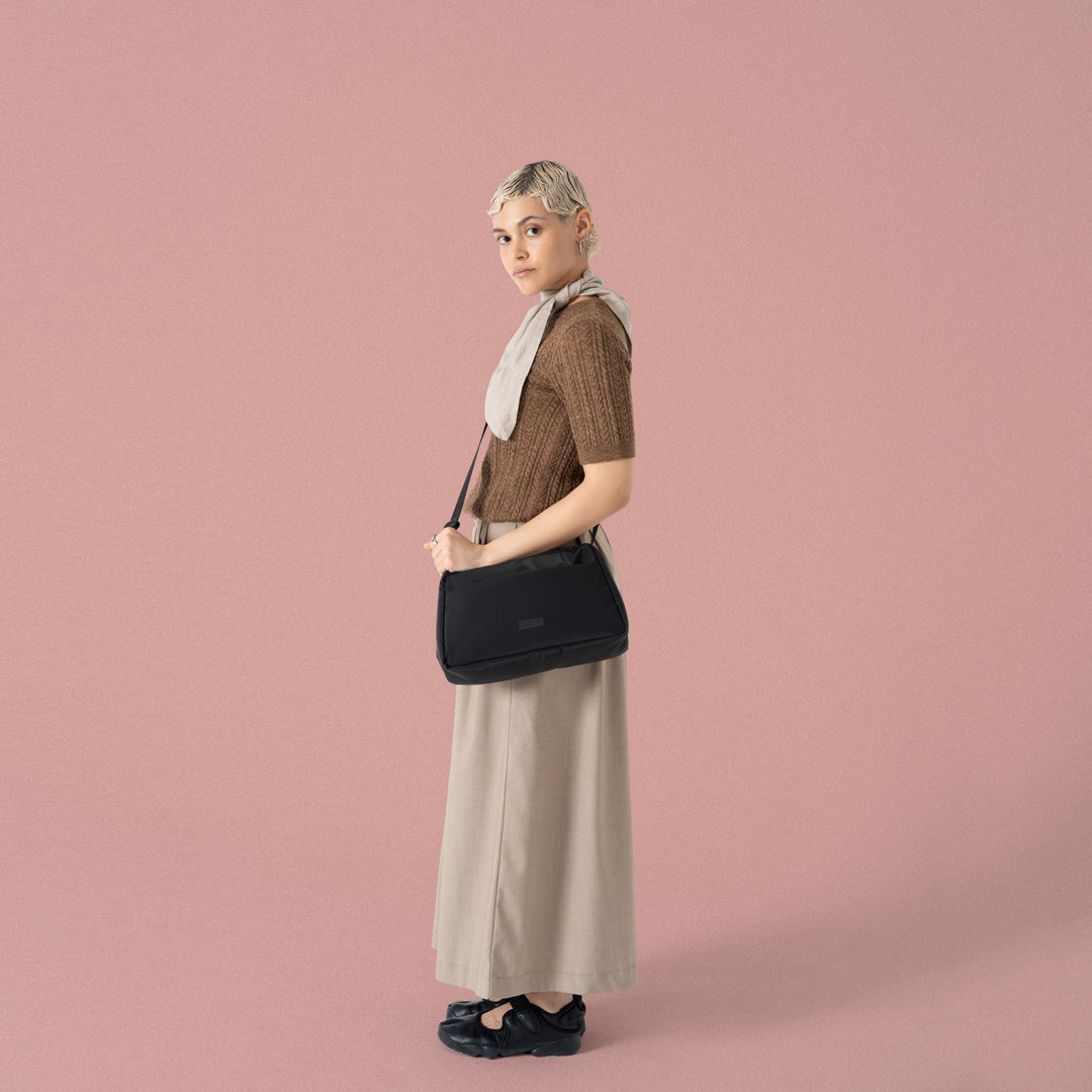 ucon-acrobatics-emi-puffy-shoulder-bag-moss-series image 6