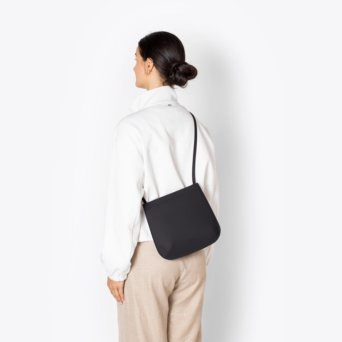 ucon-acrobatics-selma-shoulder-bag-lotus-infinity-series image 4