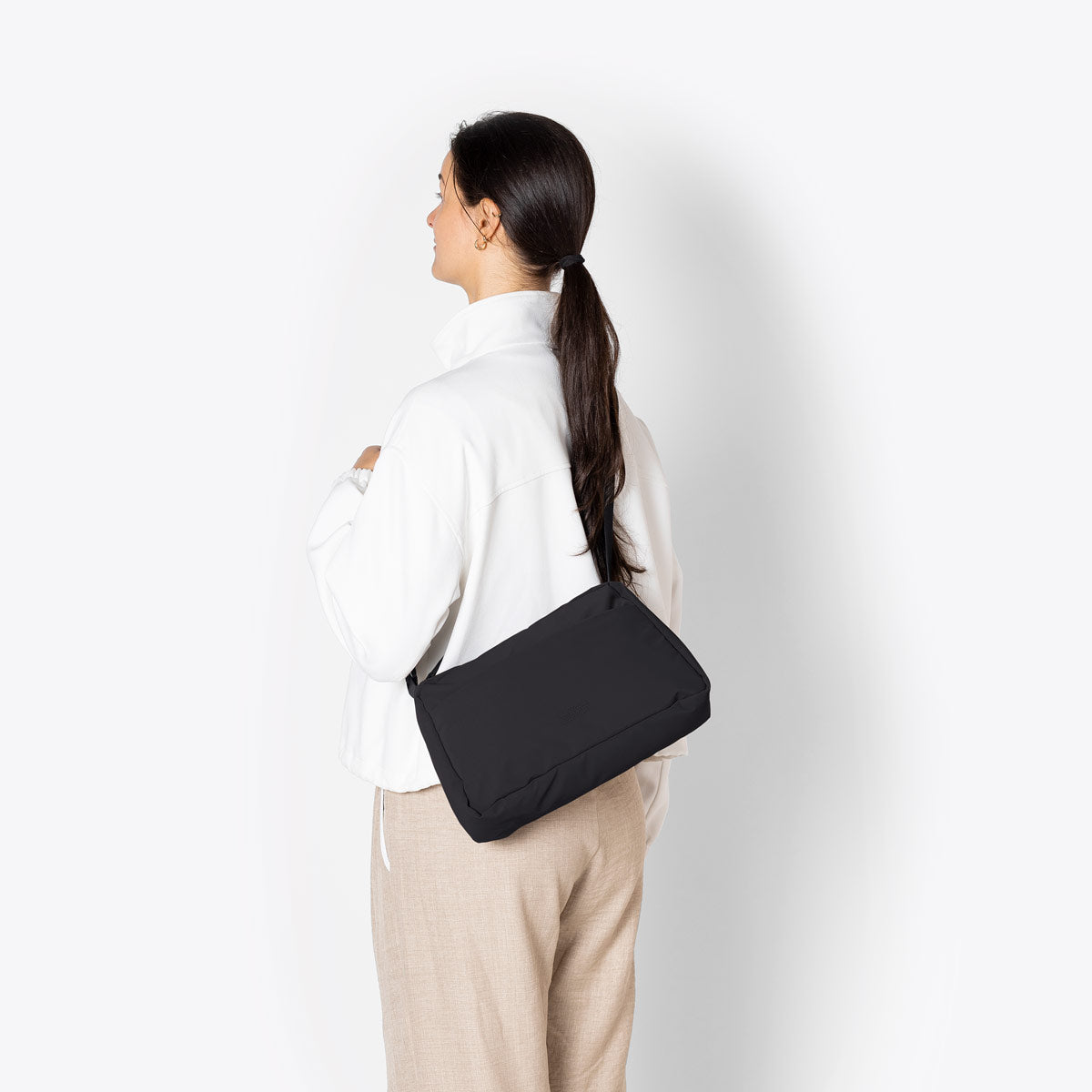 ucon-acrobatics-emi-puffy-shoulder-bag-moss-series image 8