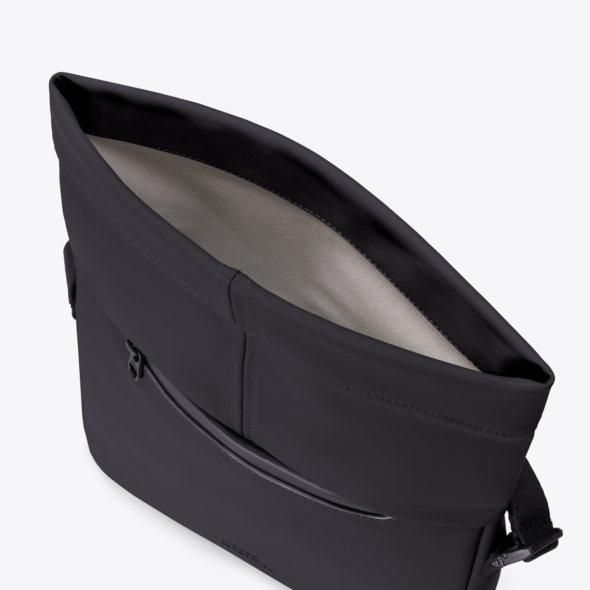 ucon-acrobatics-jarven-shoulder-bag-kompakte-roll-top-schultertasche image 7