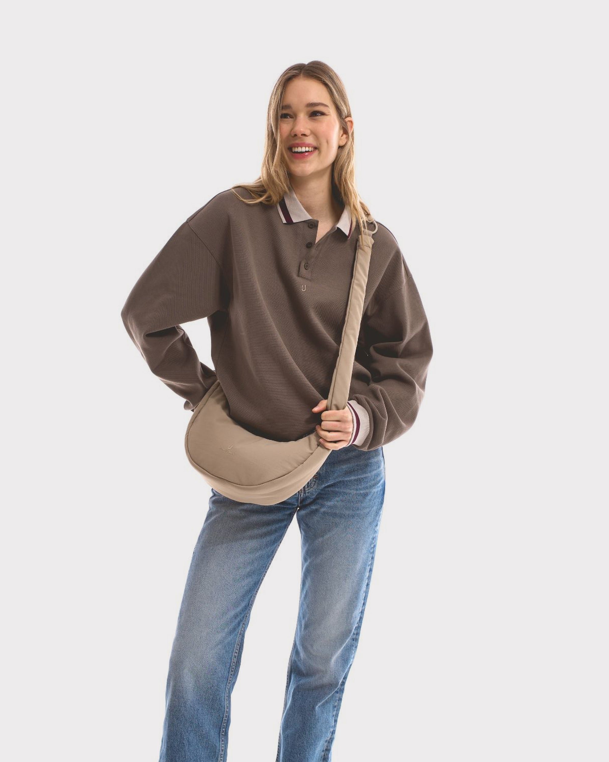 johnny-urban-half-moon-bag-lou-medium-crossbody-bauchtasche-damen image 2