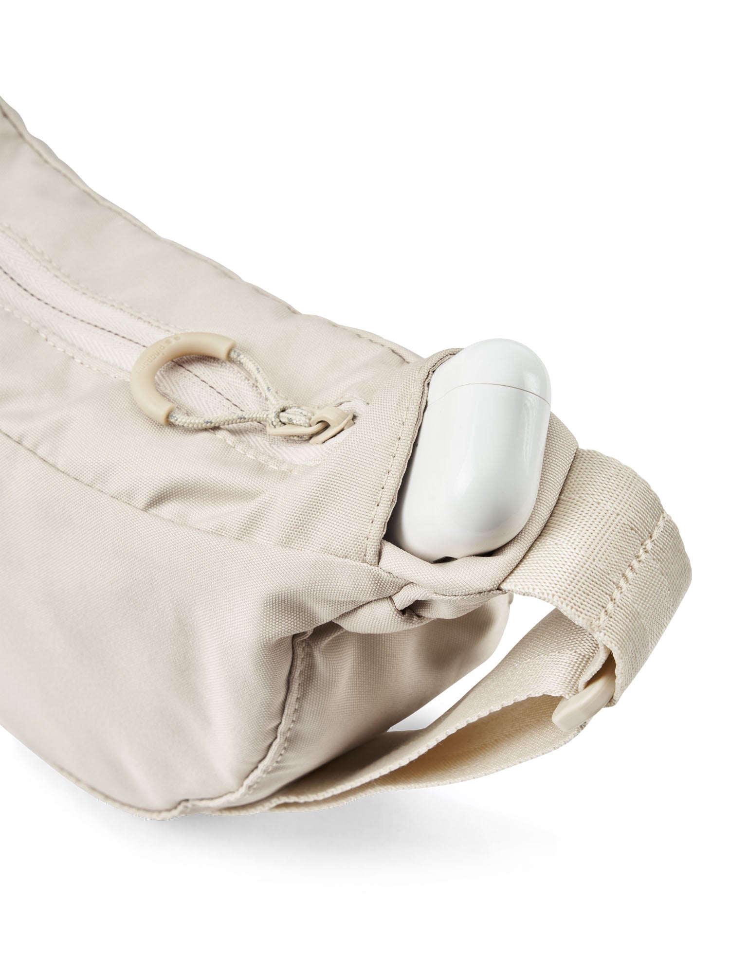 pinqponq-krumm-small-umh-ngetasche-banana-bag-3-5-l-in-cliff-beige image 5