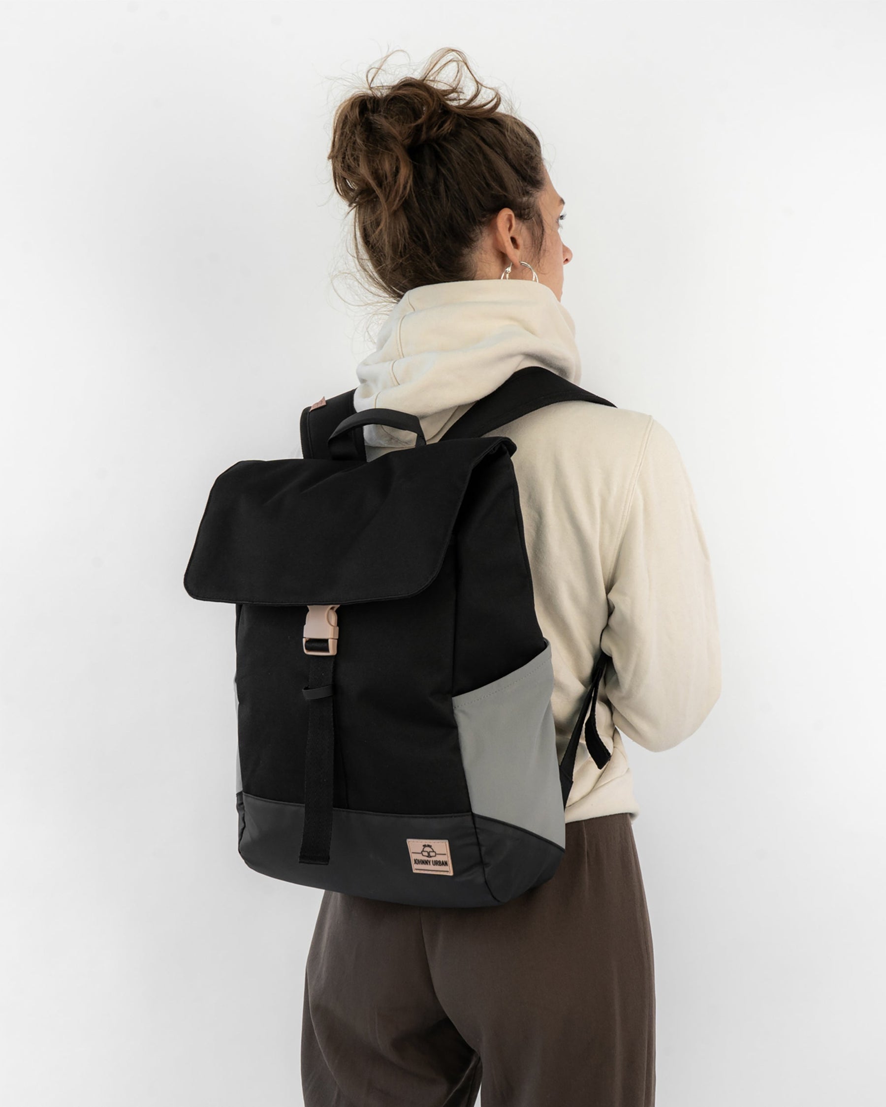 johnny-urban-rucksack-mika-erweiterbar-mit-16-zoll-laptopfach-und-trolleyriemen image 2