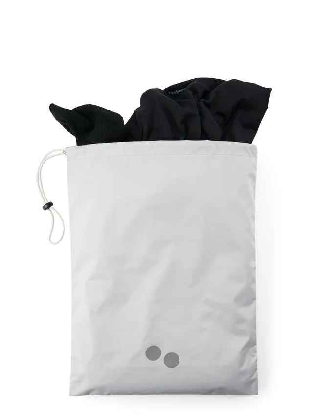 pinqponq-smutsik-w-schebeutel-glacier-grey-laundry-bag-aus-recycling-polyester image 1