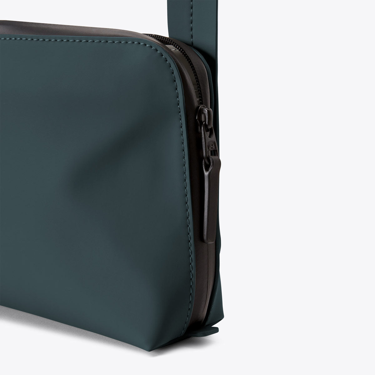 ucon-acrobatics-odelle-shoulder-bag-kompakte-schultertasche-lotus-infinity-serie image 6