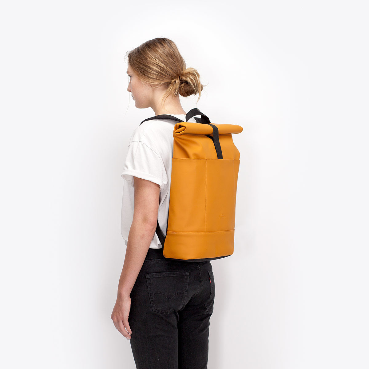 ucon-acrobatics-hajo-roll-top-rucksack-lederalternative image 3