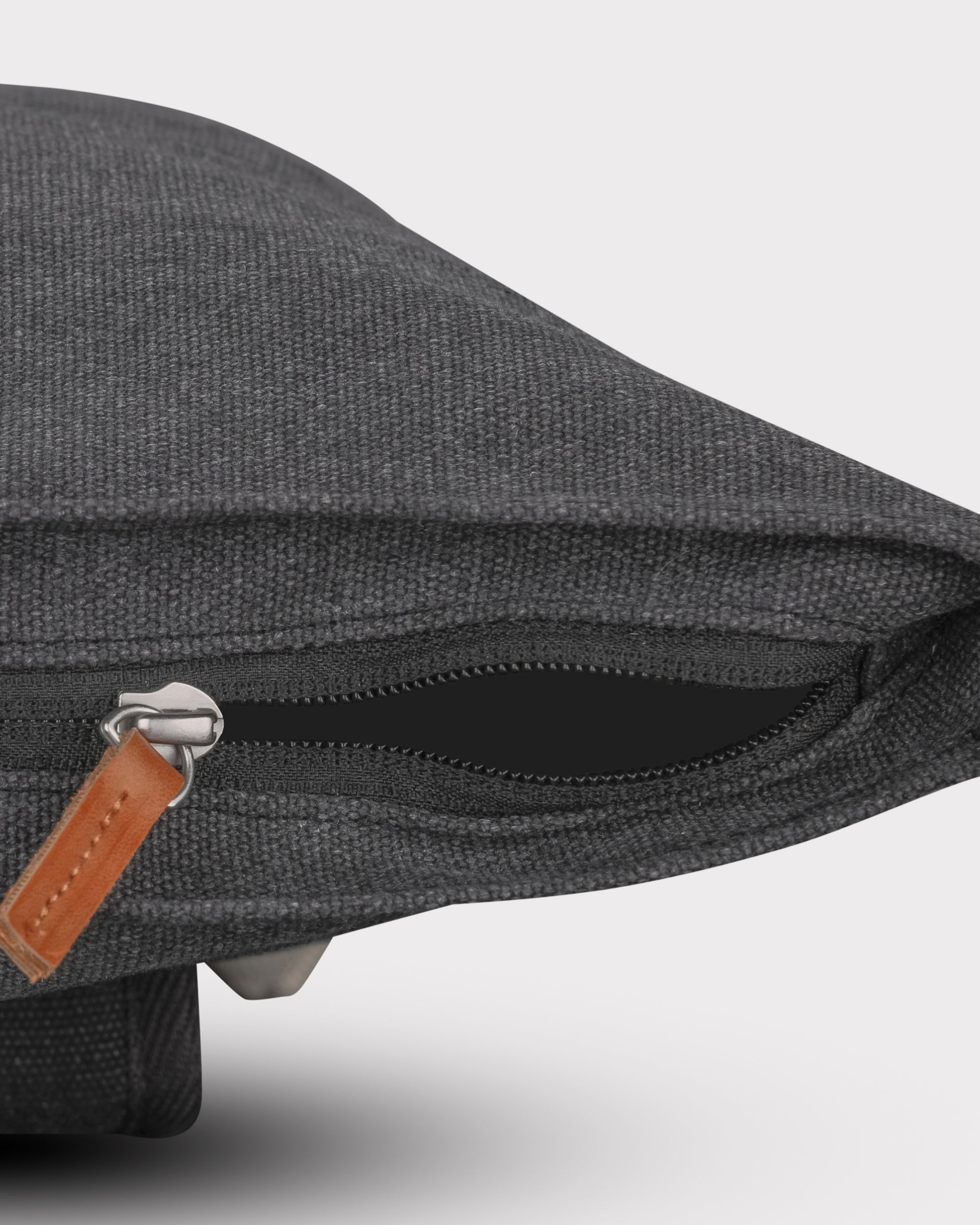 johnny-urban-rolltop-rucksack-adam-medium-canvas-mit-15-6-zoll-laptopfach image 8