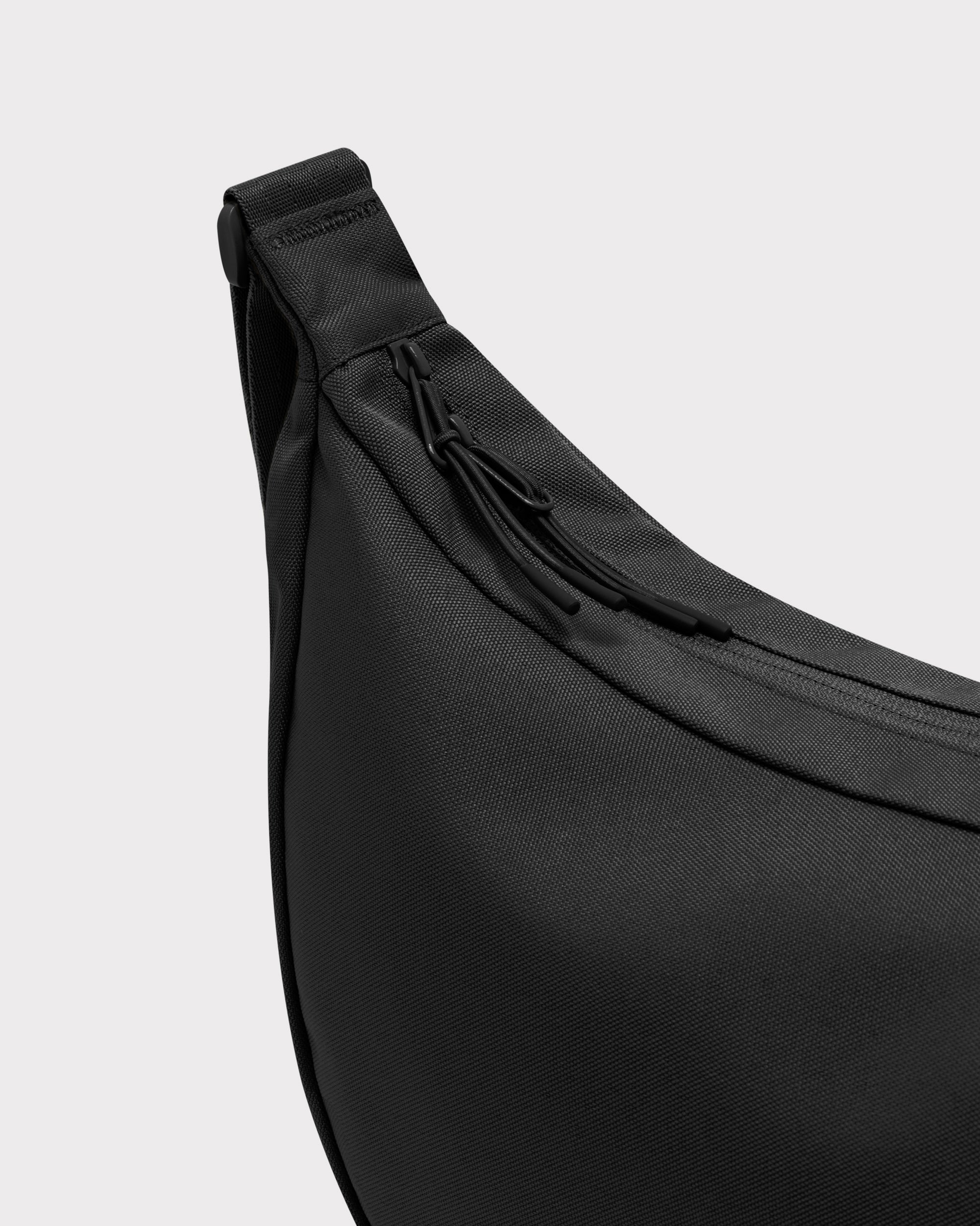 johnny-urban-half-moon-bag-ally-large-crossbody-bauchtasche-recycelt image 8