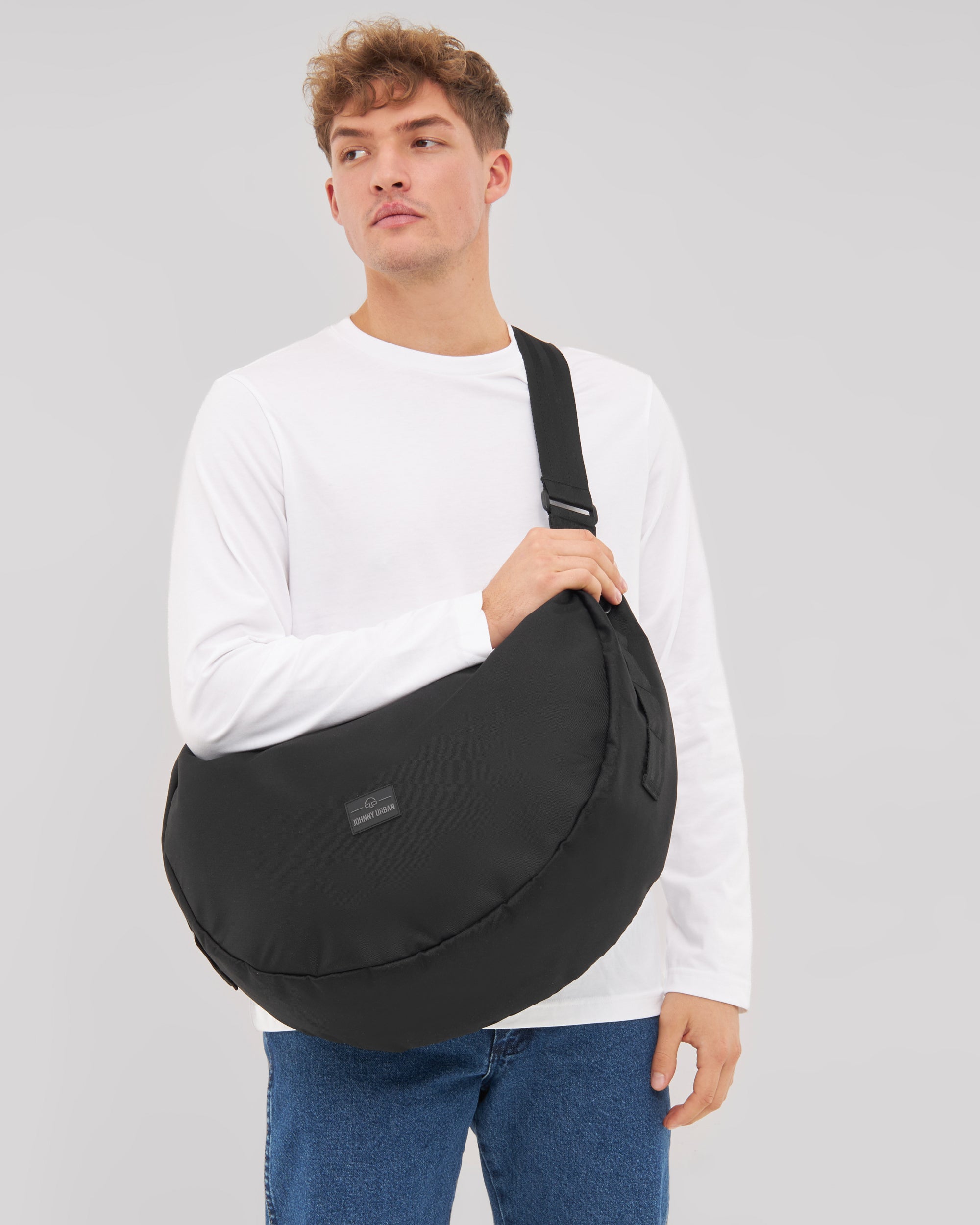 johnny-urban-half-moon-bag-ally-xl-recycelte-crossbody-alltagstasche image 2