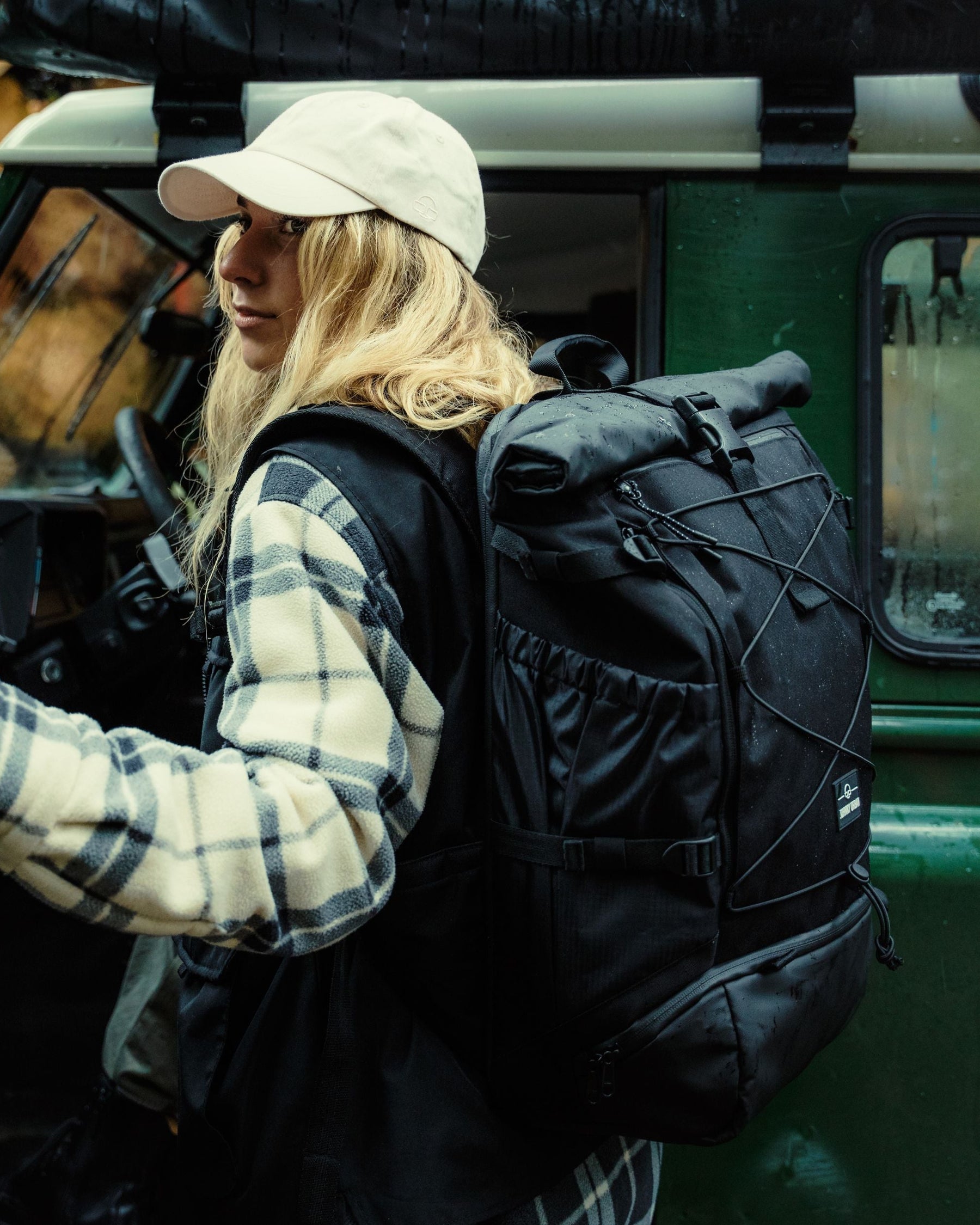 johnny-urban-allen-large-travel-rolltop-reise-rucksack-schwarz image 2