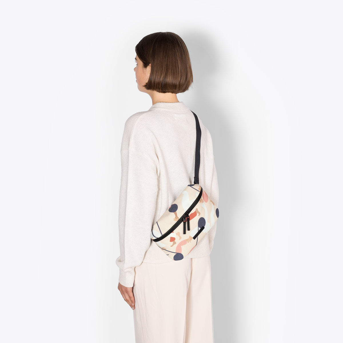 ucon-acrobatics-jona-crossbody-bag-ciccolella-reflective-edition image 5