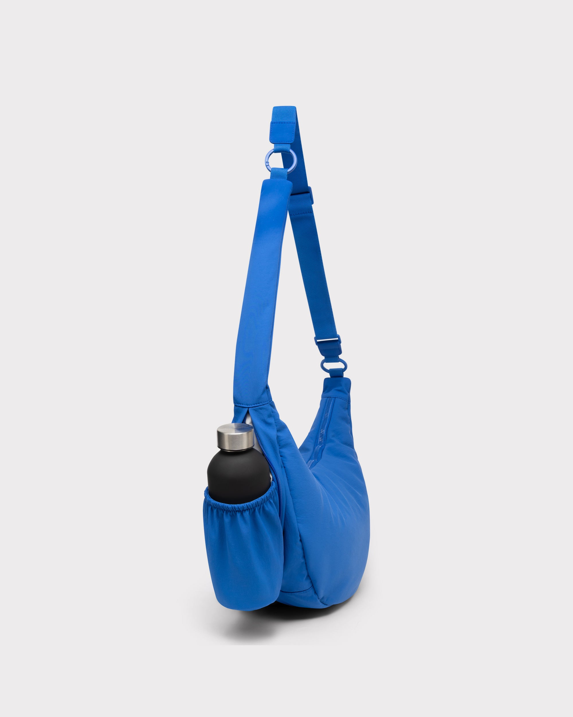 johnny-urban-half-moon-bag-lou-large-gepufferte-crossbody-bauchtasche image 6
