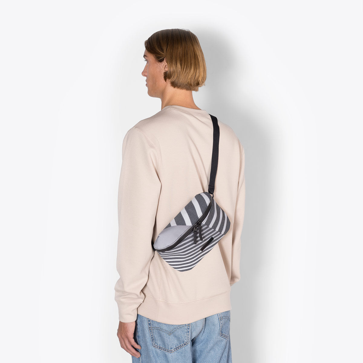 ucon-acrobatics-jona-crossbody-bag-reflektierende-umh-ngetasche-mit-fons-hickman image 5