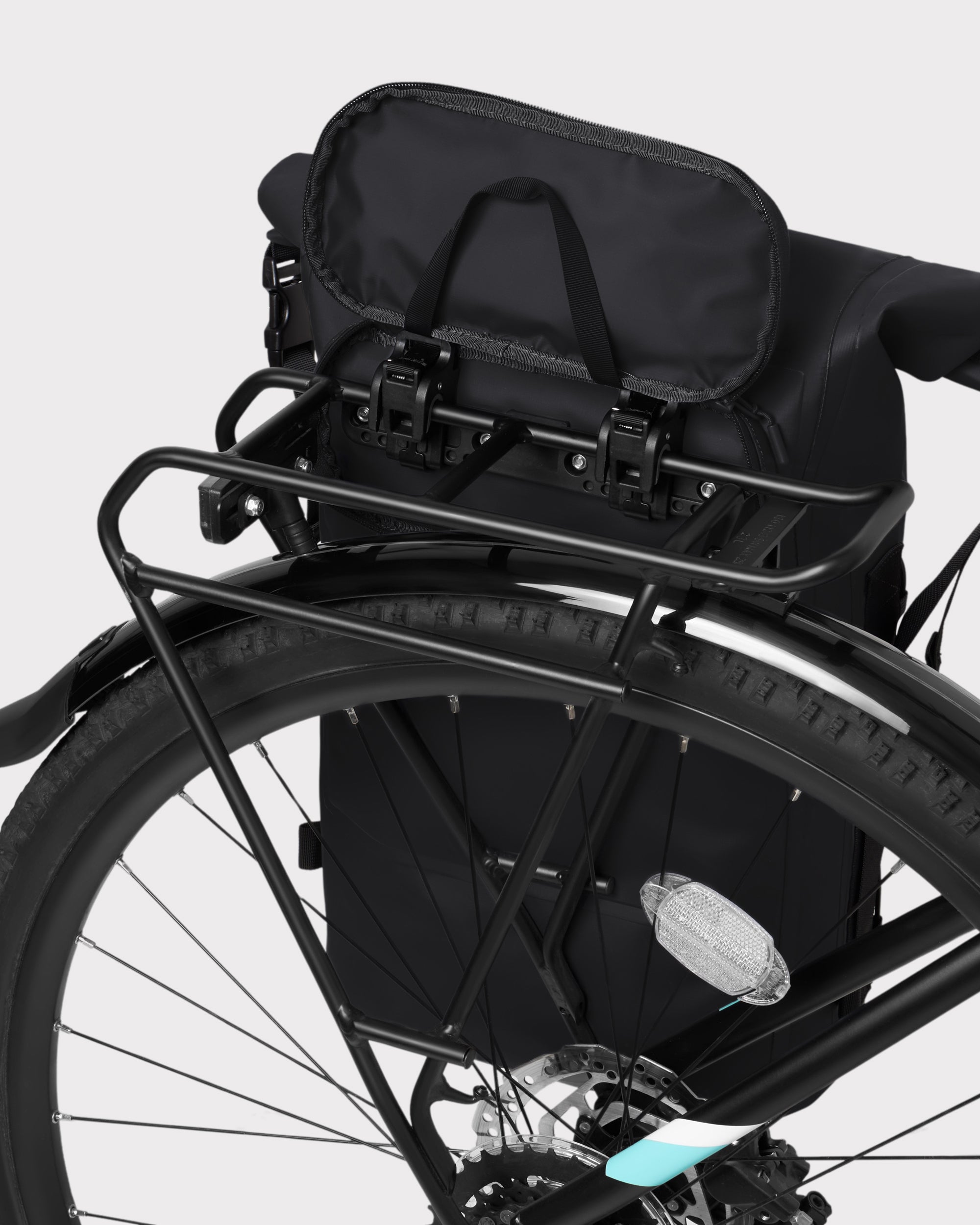 johnny-urban-myles-bike-rolltop-rucksack-mit-gep-cktr-gerhalterung-wetterfest image 4