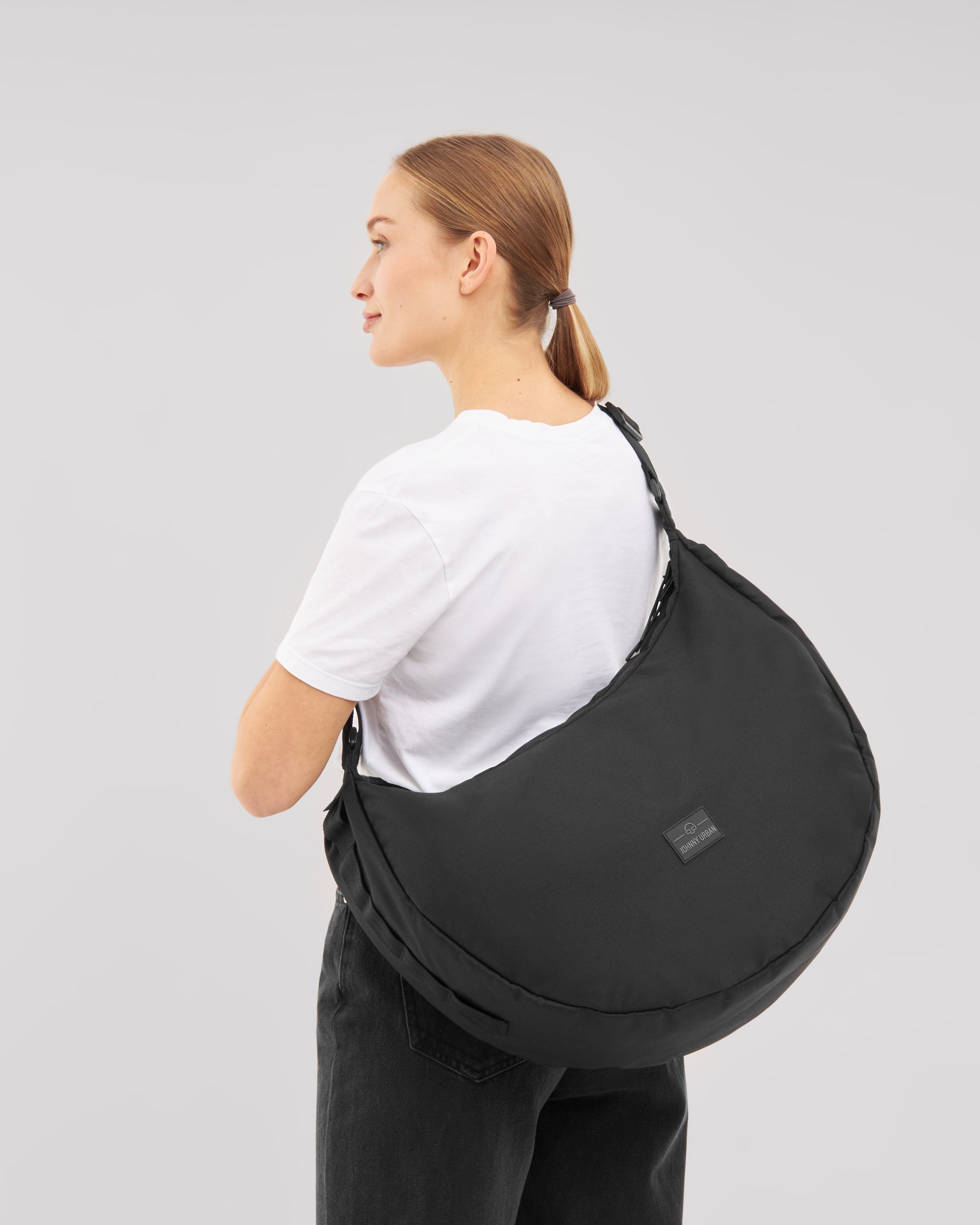 johnny-urban-half-moon-bag-ally-xl-recycelte-crossbody-alltagstasche image 3