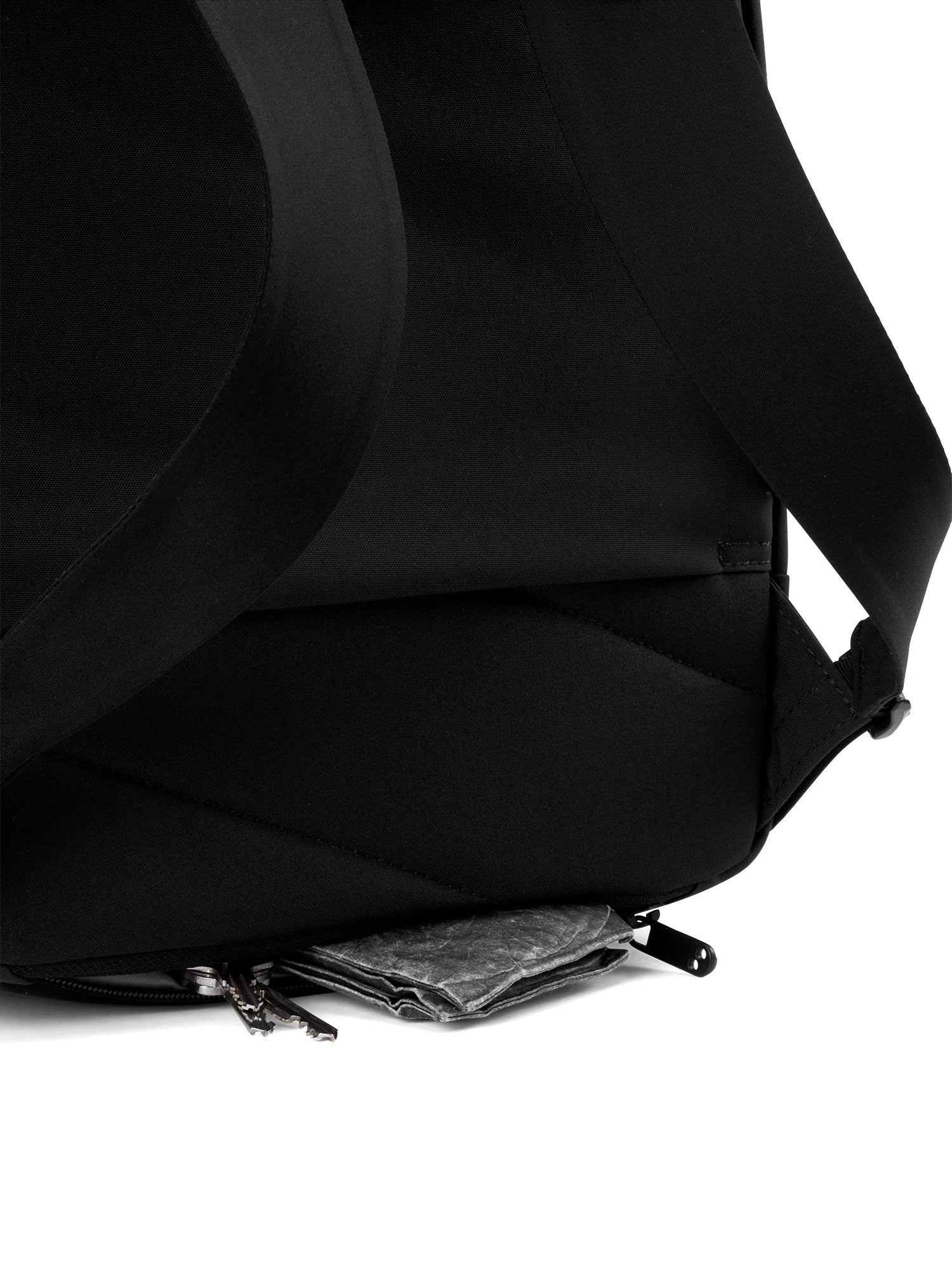 pinqponq-kontor-business-tagesrucksack-16l-solid-black image 7