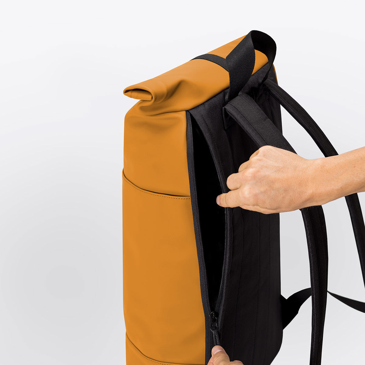ucon-acrobatics-hajo-roll-top-rucksack-lederalternative image 5