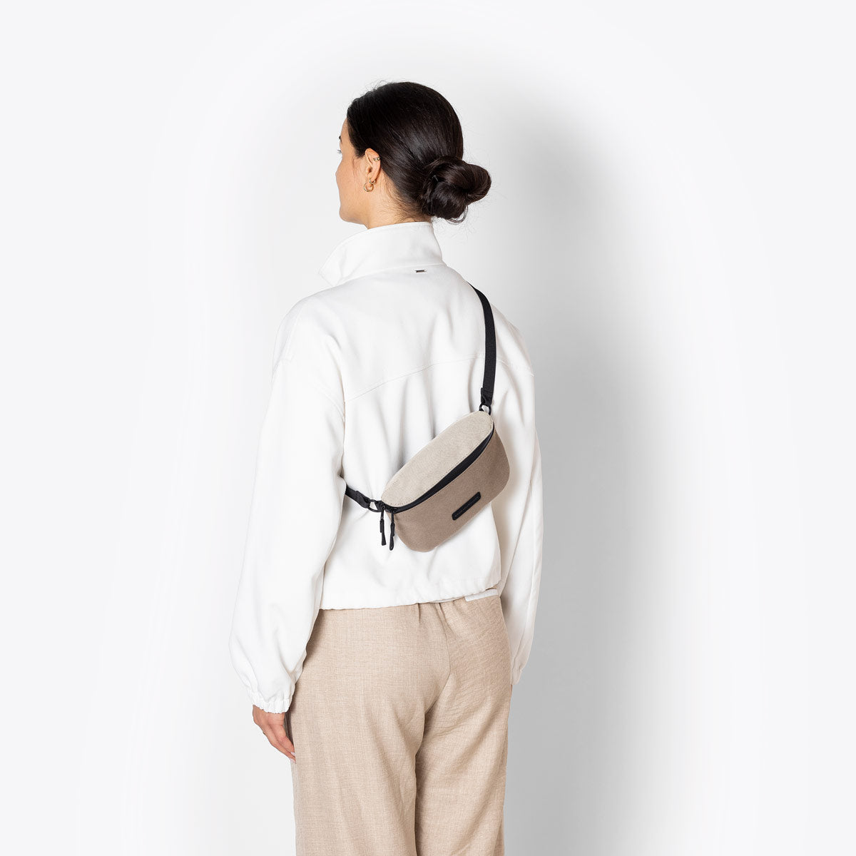 ucon-acrobatics-jona-crossbody-bag-lotus-series image 4