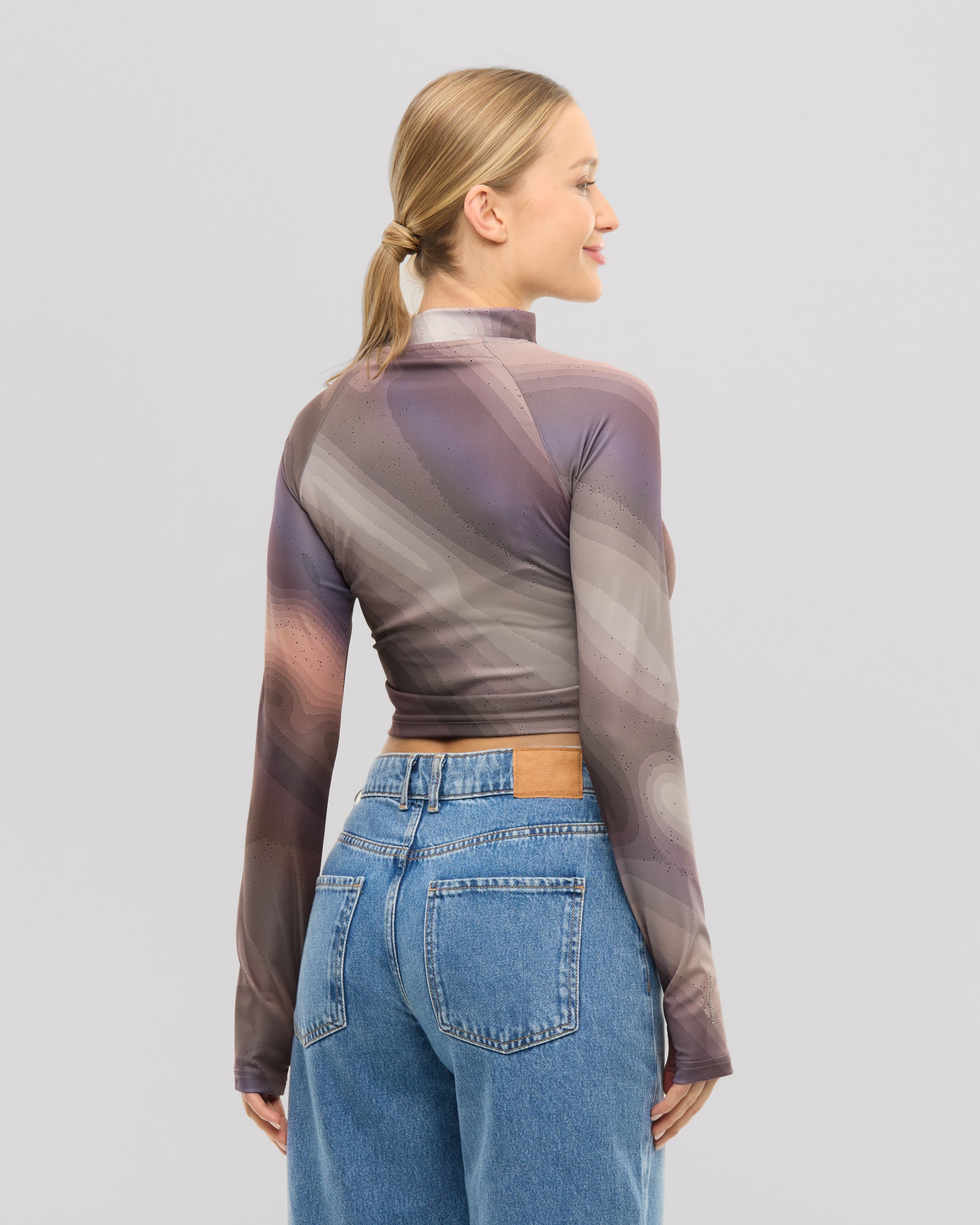 johnny-urban-cropped-longsleeve-amber-langarmshirt-mit-farbverlauf image 2