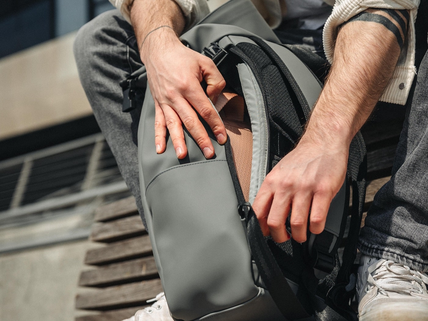 johnny-urban-rolltop-rucksack-henry-15-6-zoll-41-x-29-x-13-5-cm image 6