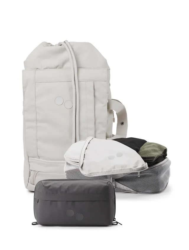pinqponq-blok-medium-travel-set-bundle-rucksack-mit-washbag-und-komprik-medium image 1