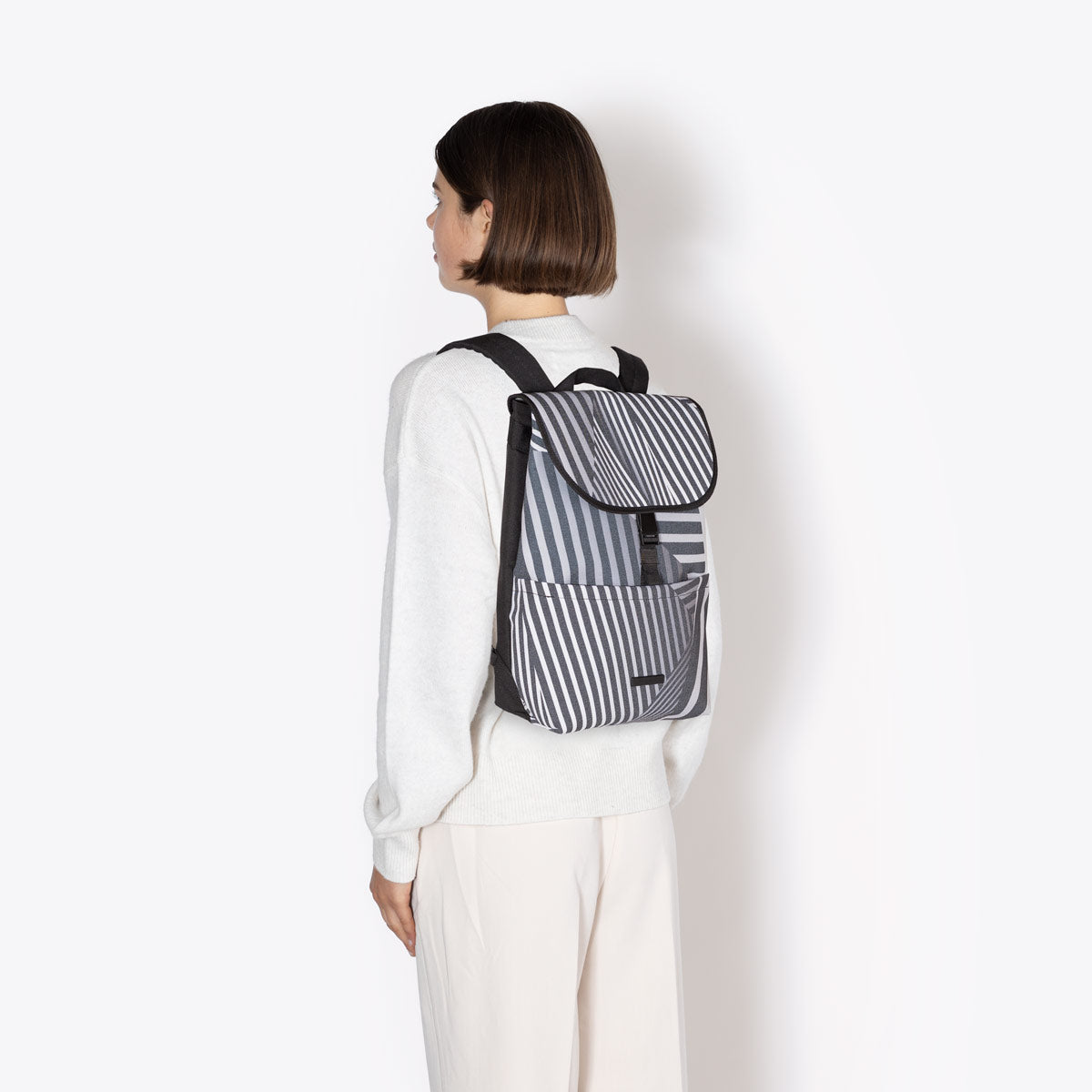 ucon-acrobatics-mion-flat-top-backpack-phantom-series-fons-hickmann-reflective image 8