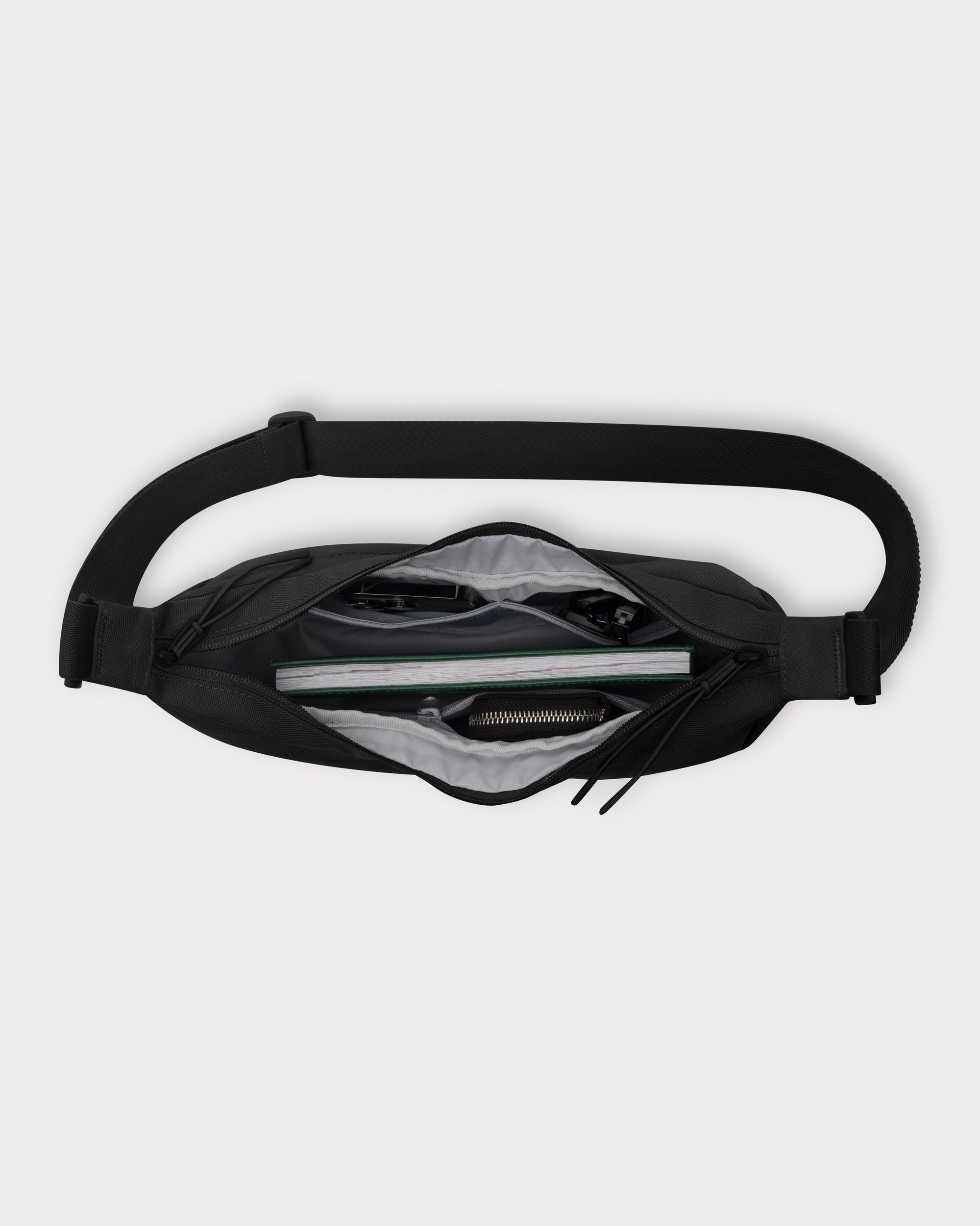 johnny-urban-half-moon-bag-ally-medium-crossbody-bauchtasche image 6