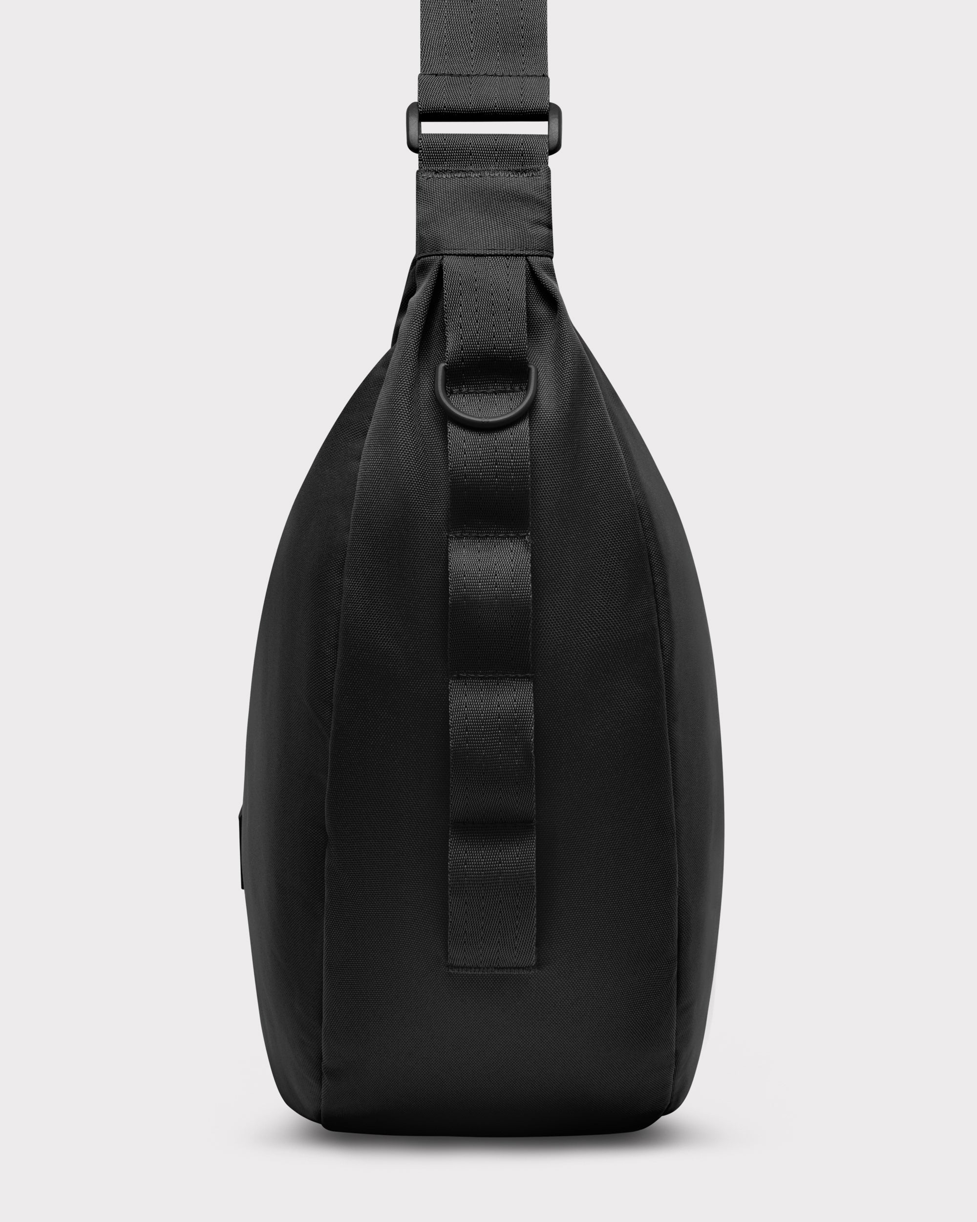 johnny-urban-half-moon-bag-ally-xl-recycelte-crossbody-alltagstasche image 4