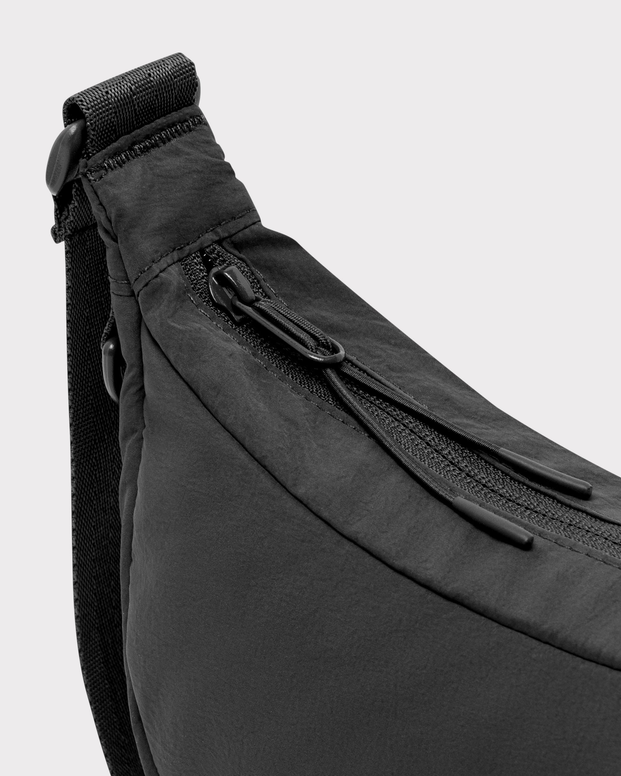 johnny-urban-half-moon-bag-kaia-small-mini-crossbody-bauchtasche image 7