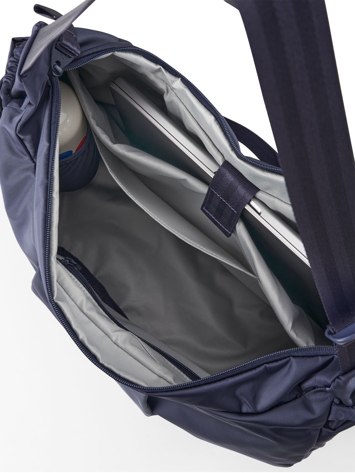 pinqponq-krumm-large-schultertasche-glazed-dusk image 3