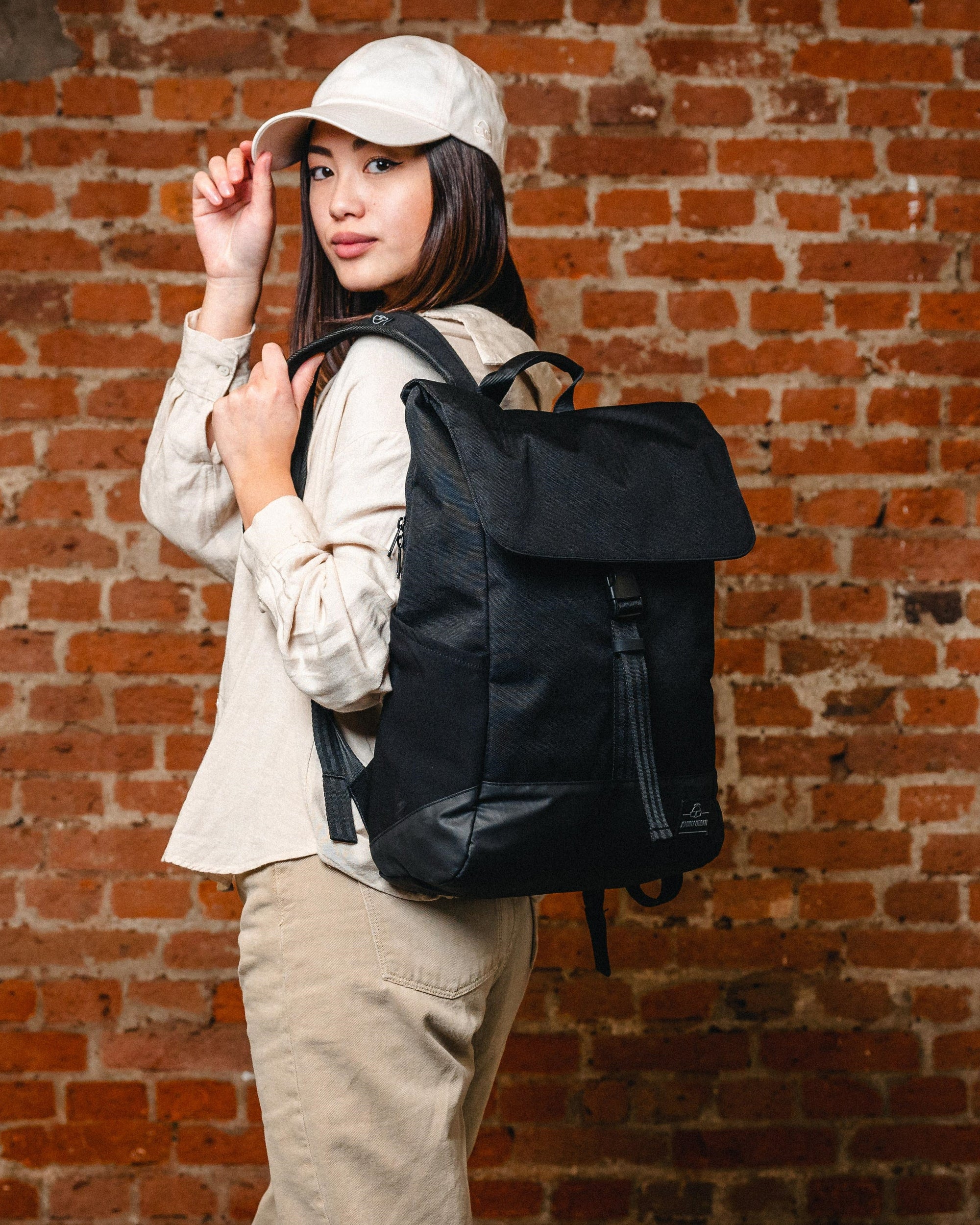 johnny-urban-rucksack-mika-erweiterbarer-laptop-rucksack-bis-16-zoll image 2