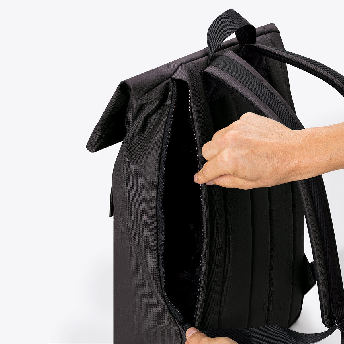 ucon-acrobatics-jasper-medium-rucksack-stealth-black-daypack image 6