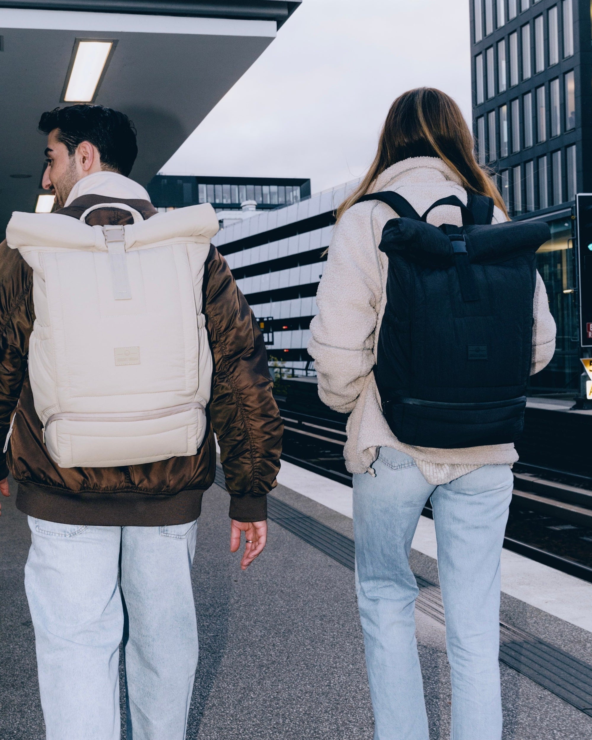 johnny-urban-rolltop-rucksack-kyle-gepufferter-laptop-rucksack-mit-schuhfach image 2