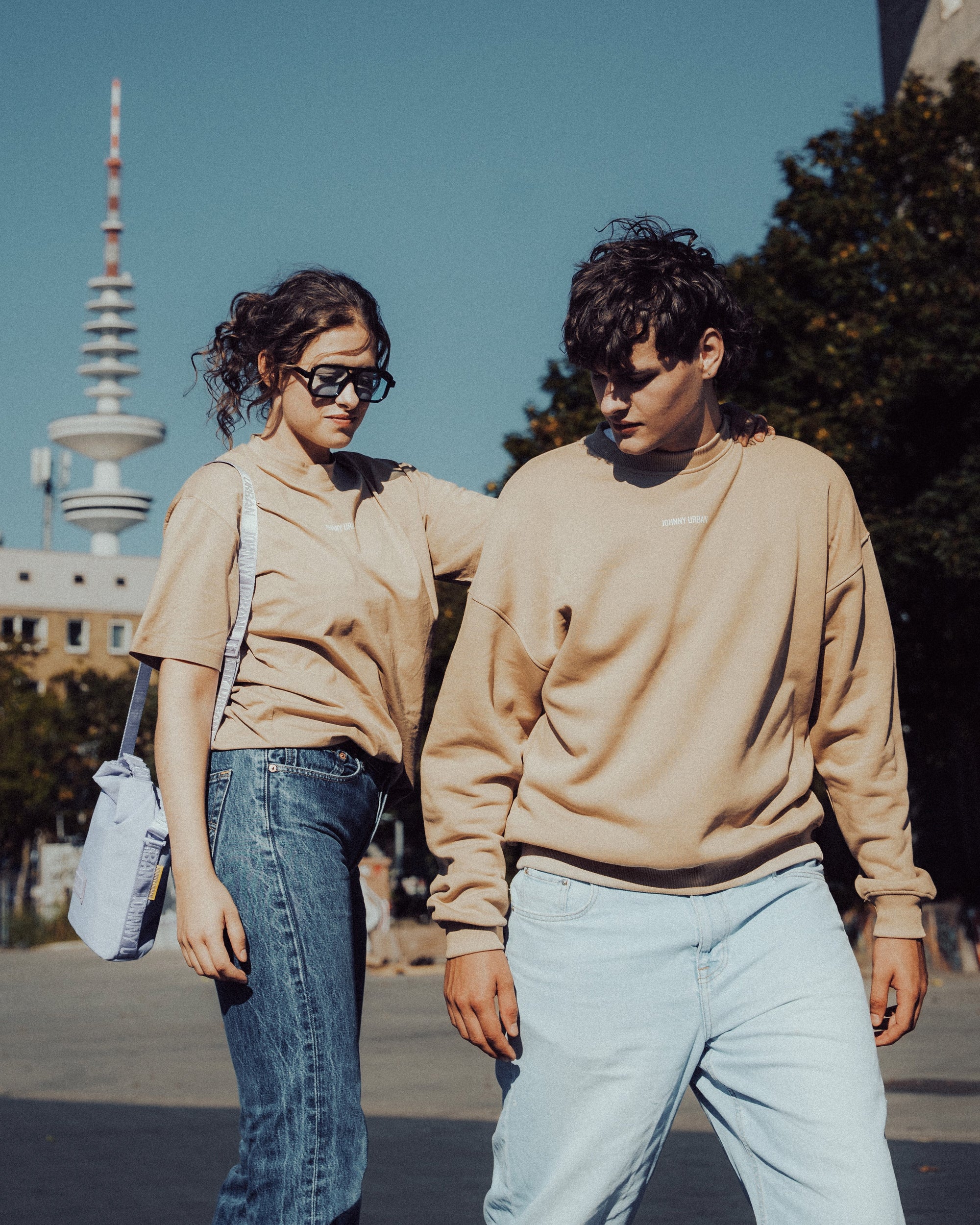 johnny-urban-crewneck-carter-oversized-unisex-sweatshirt-print image 3