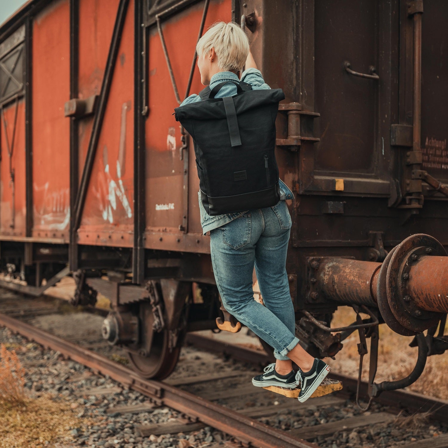 johnny-urban-rolltop-rucksack-adam-large-canvas-45x30x13-cm image 6