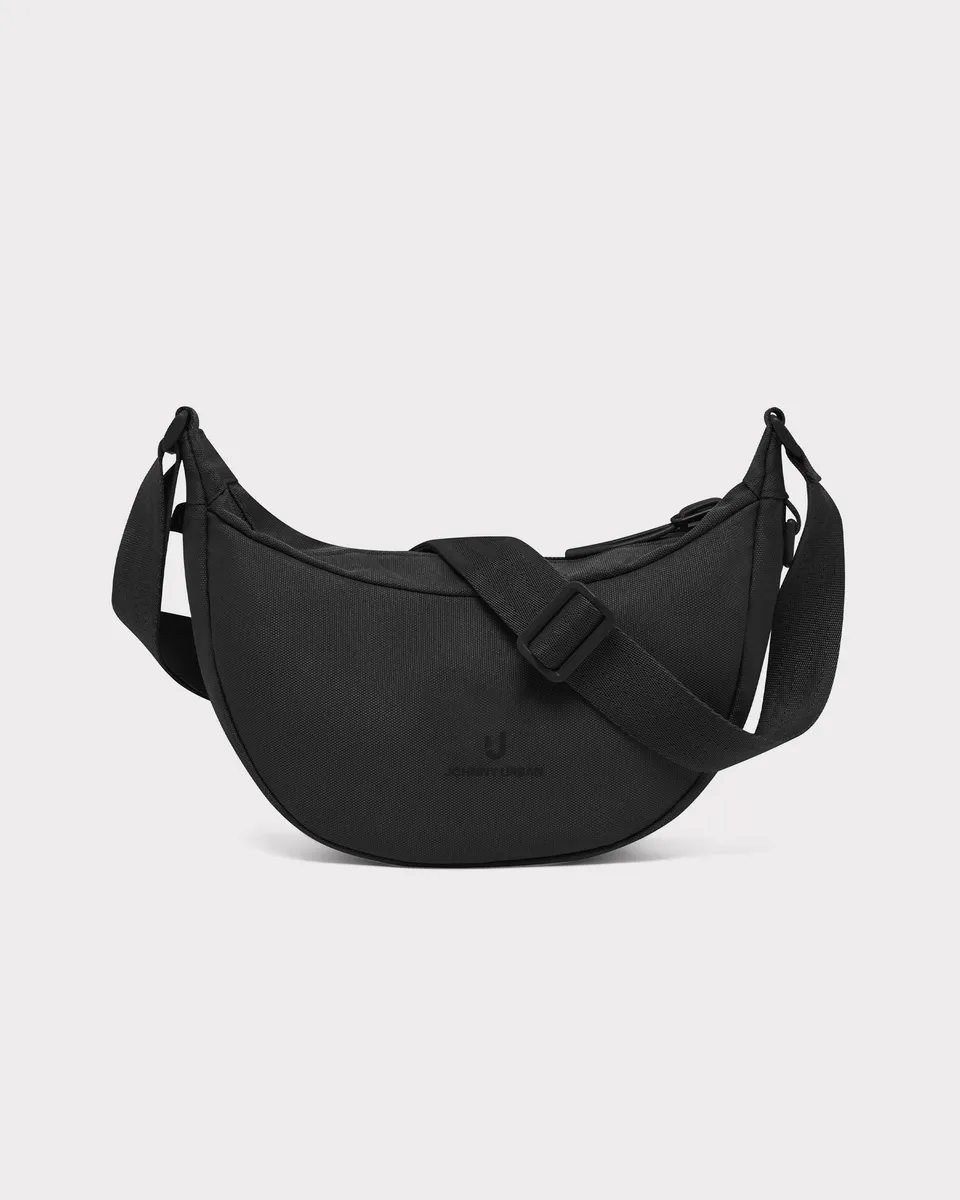 johnny-urban-ally-small-half-moon-bag-crossbody-tasche-aus-recyceltem-material image 1