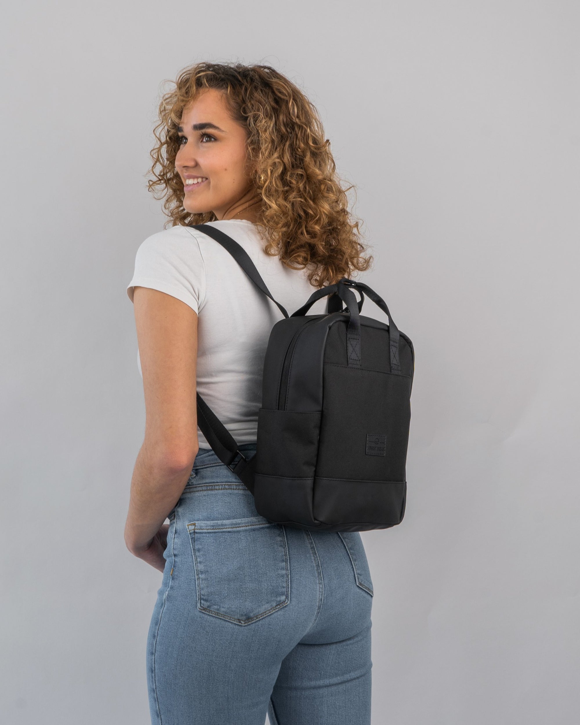 johnny-urban-jona-small-rucksack-7-l-eco image 2