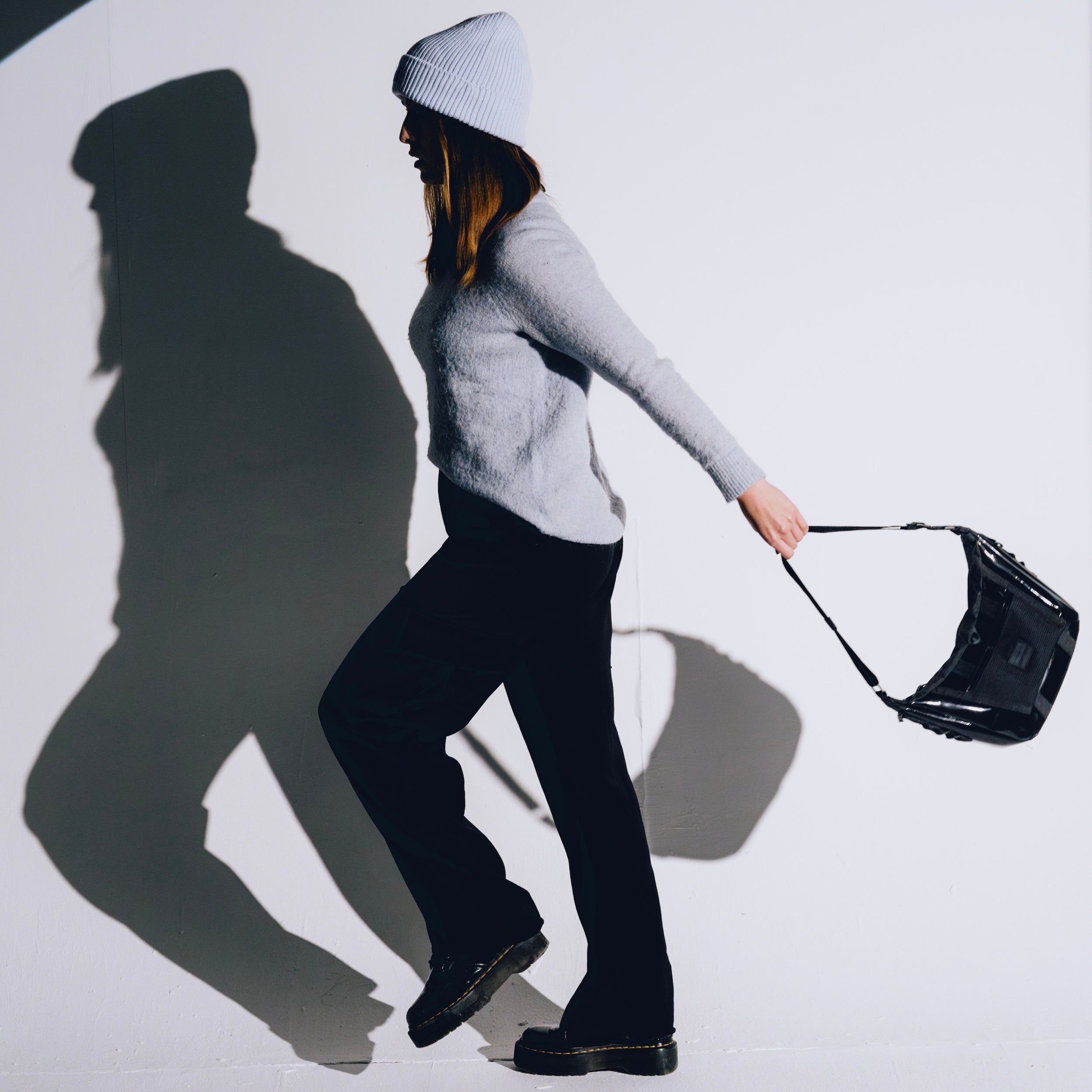 johnny-urban-liv-handtasche-crossbody-wasserabweisend-sleek-series image 2