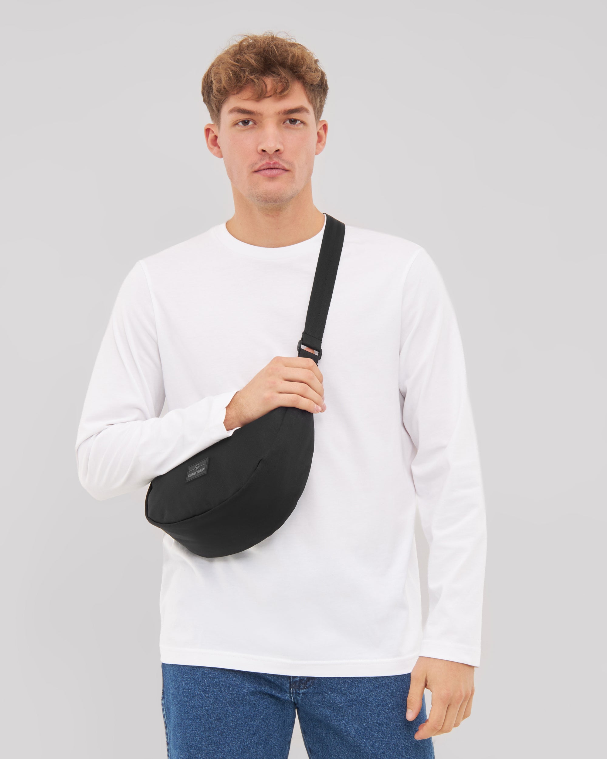 johnny-urban-half-moon-bag-ally-medium-crossbody-bauchtasche image 3