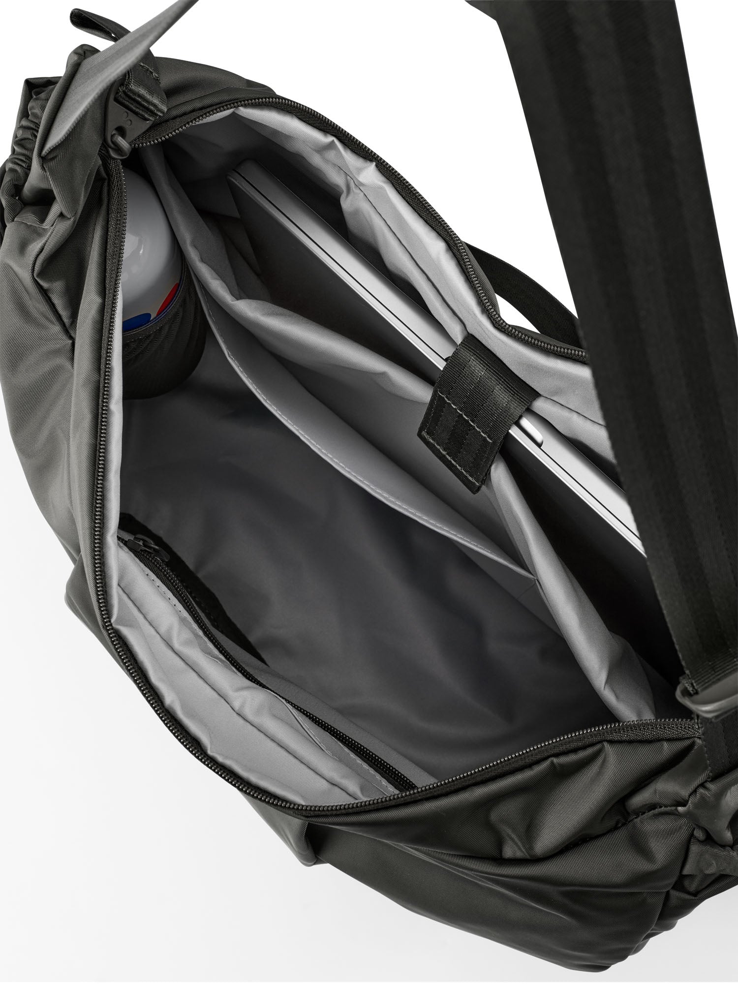 pinqponq-krumm-large-rucksack-tasche-glazed-black image 3