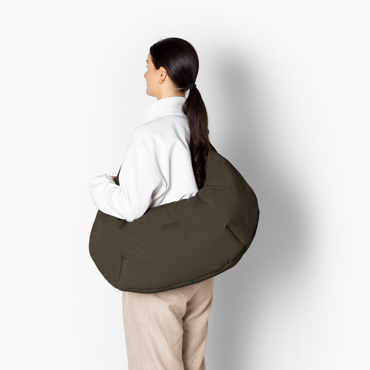 ucon-acrobatics-shota-puffy-bag-croissant-tasche-moss-series image 4