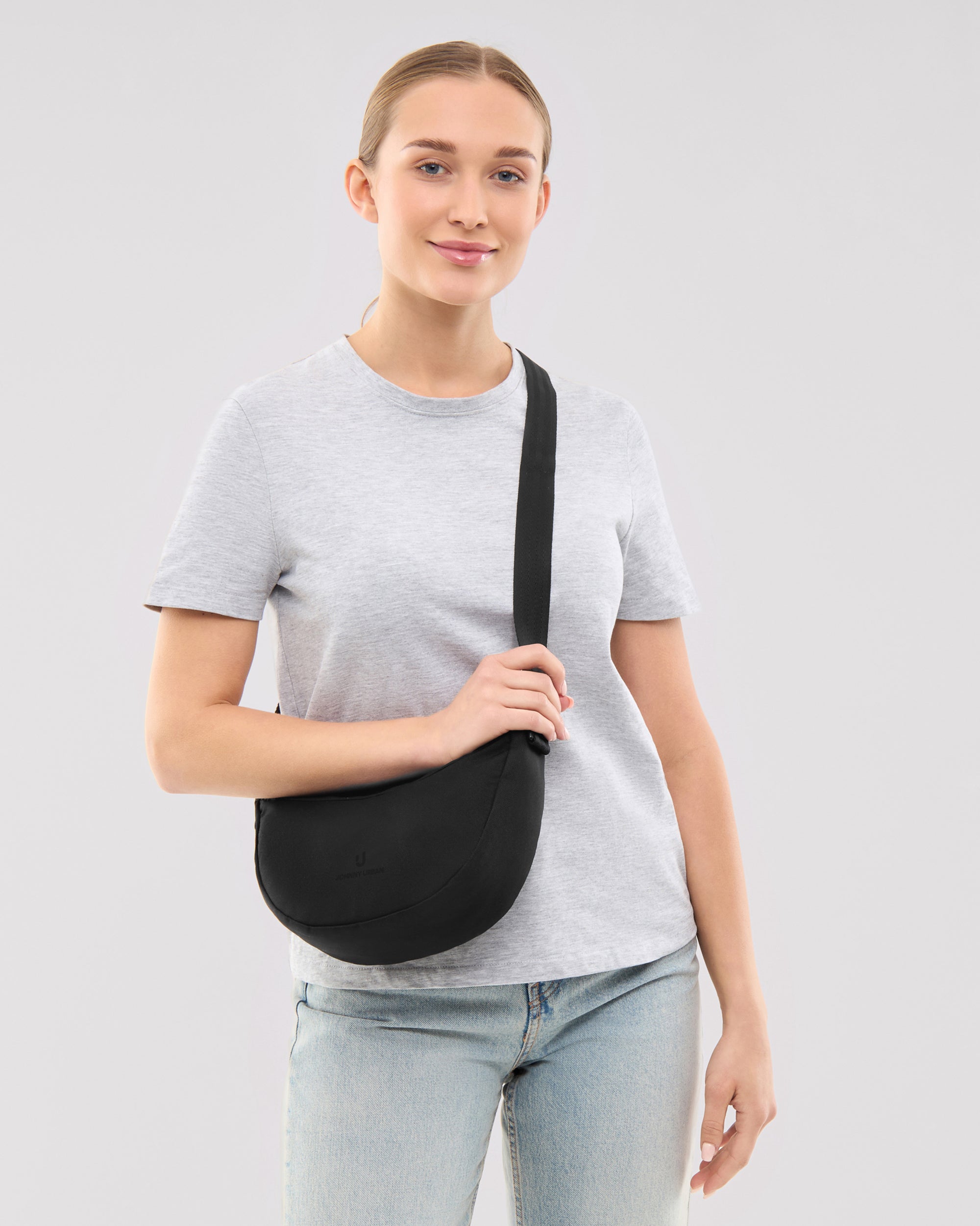 johnny-urban-ally-small-half-moon-bag-crossbody-tasche-aus-recyceltem-material image 2